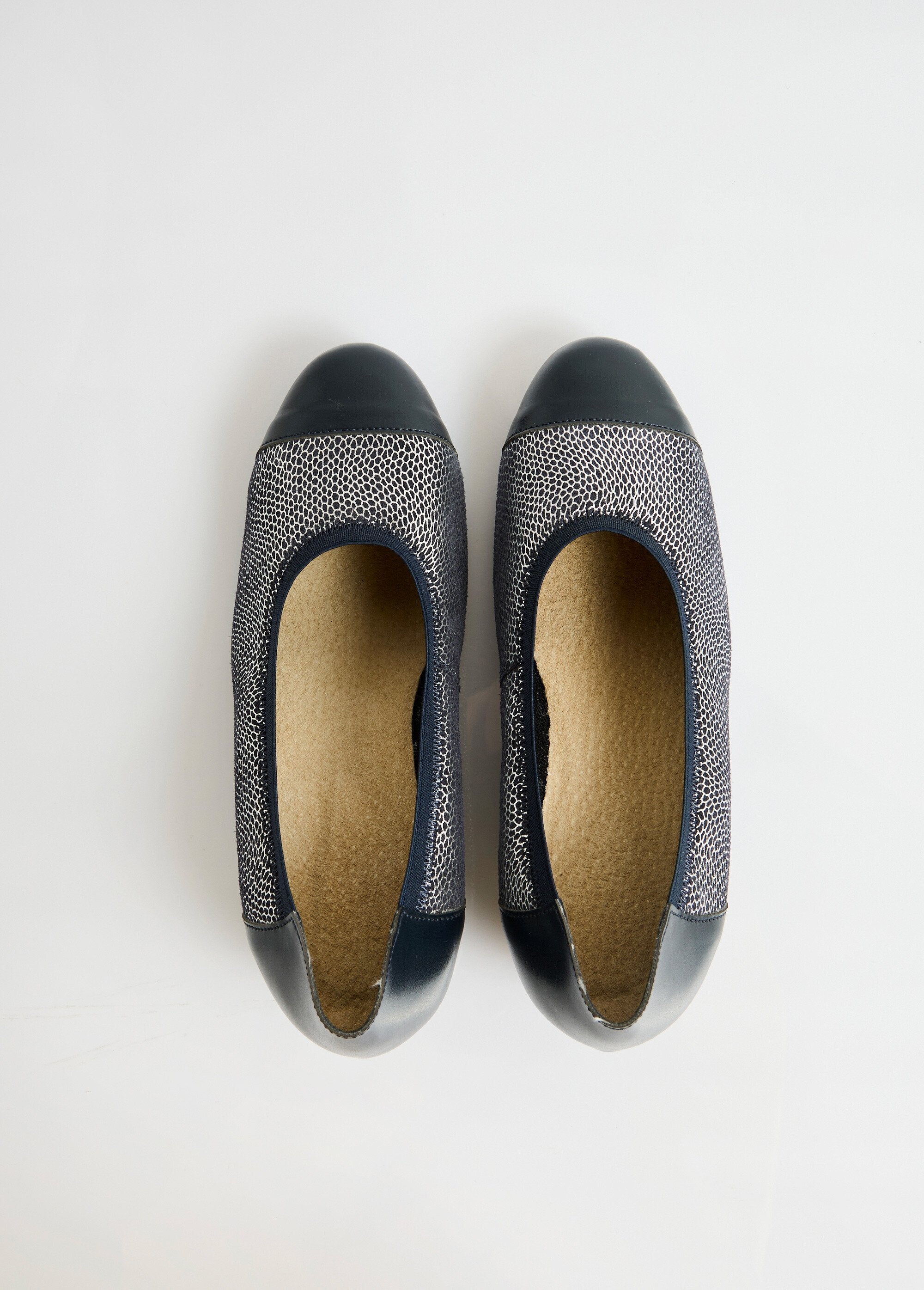 Two-material_comfort_width_leather_wedge_ballerinas_Marine_OV1_slim