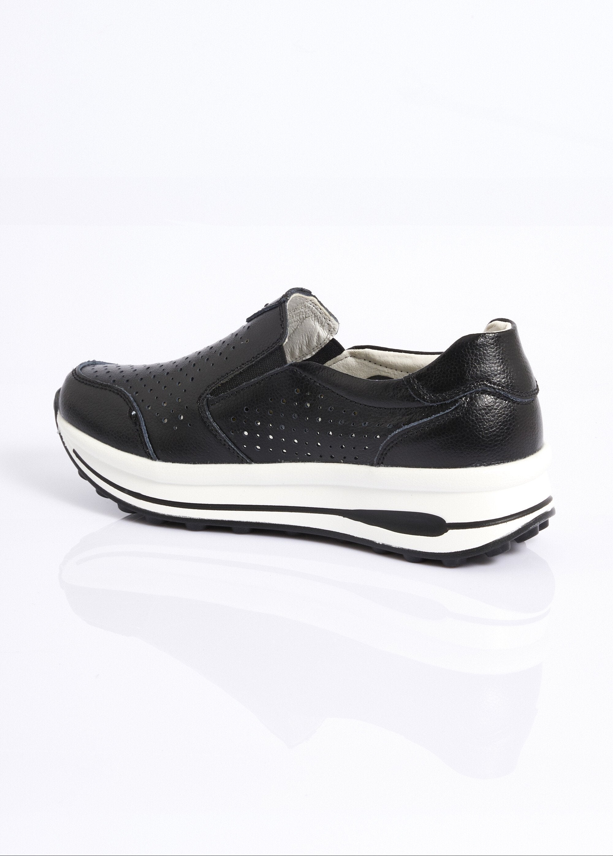 Perforated_sportswear_wedge_sneakers_Black_DO1_slim
