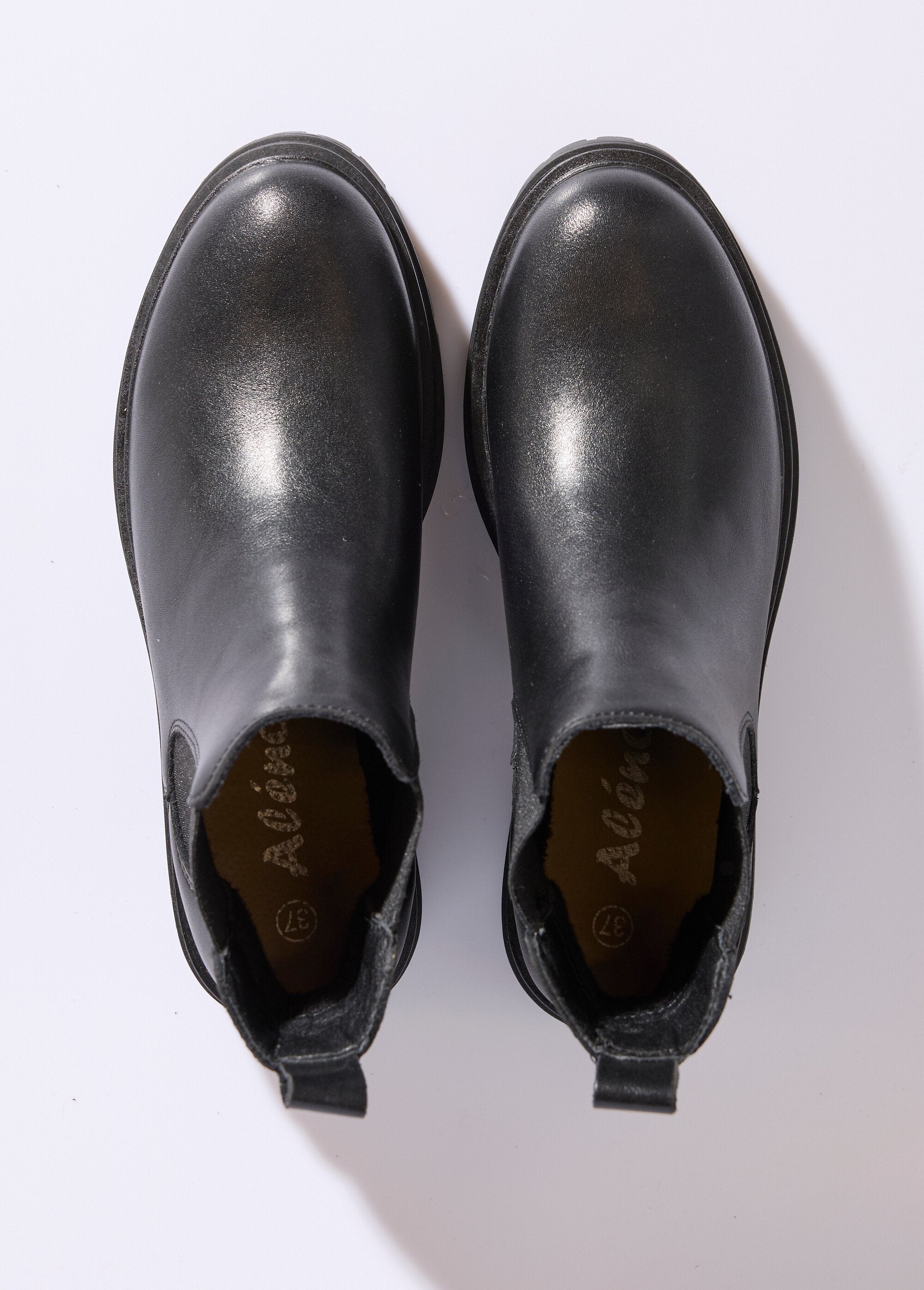 Leather_Chelsea_boots_with_thick_sole_Black_OV1_slim