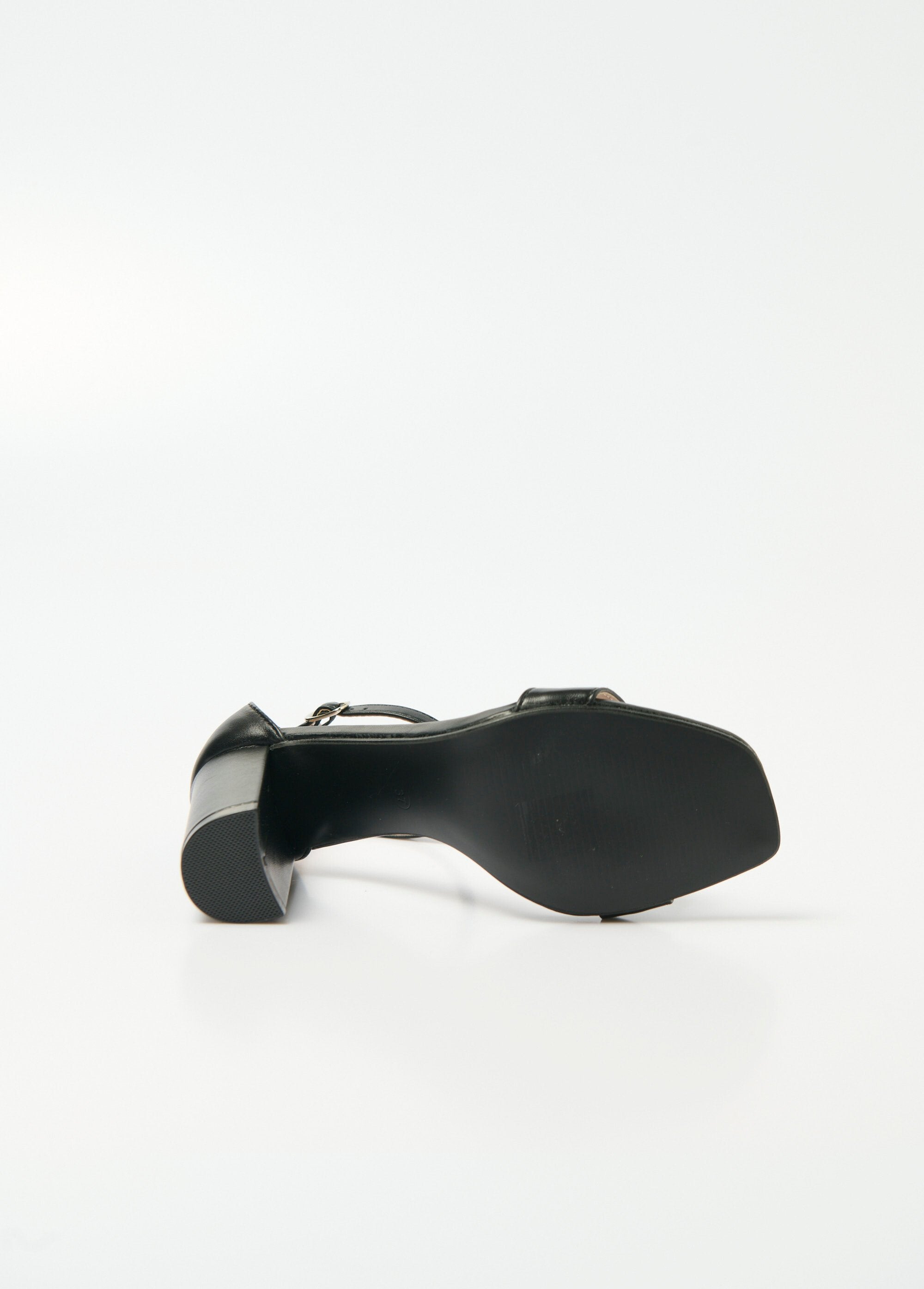 Square_toe_high_heel_sandals_with_straps_Black_UN1_slim