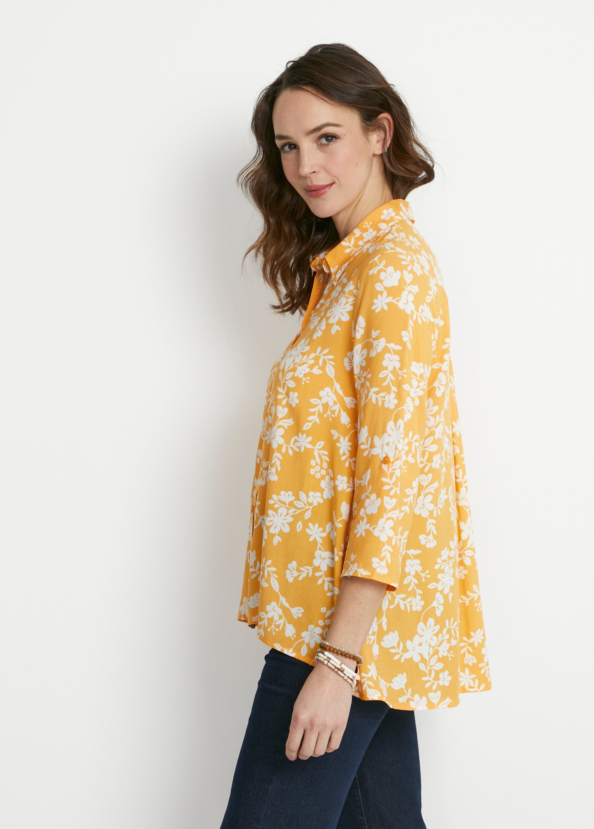 Printed_blouse_with_3/4_sleeves_and_longer_back_Yellow_and_white_DR1_slim