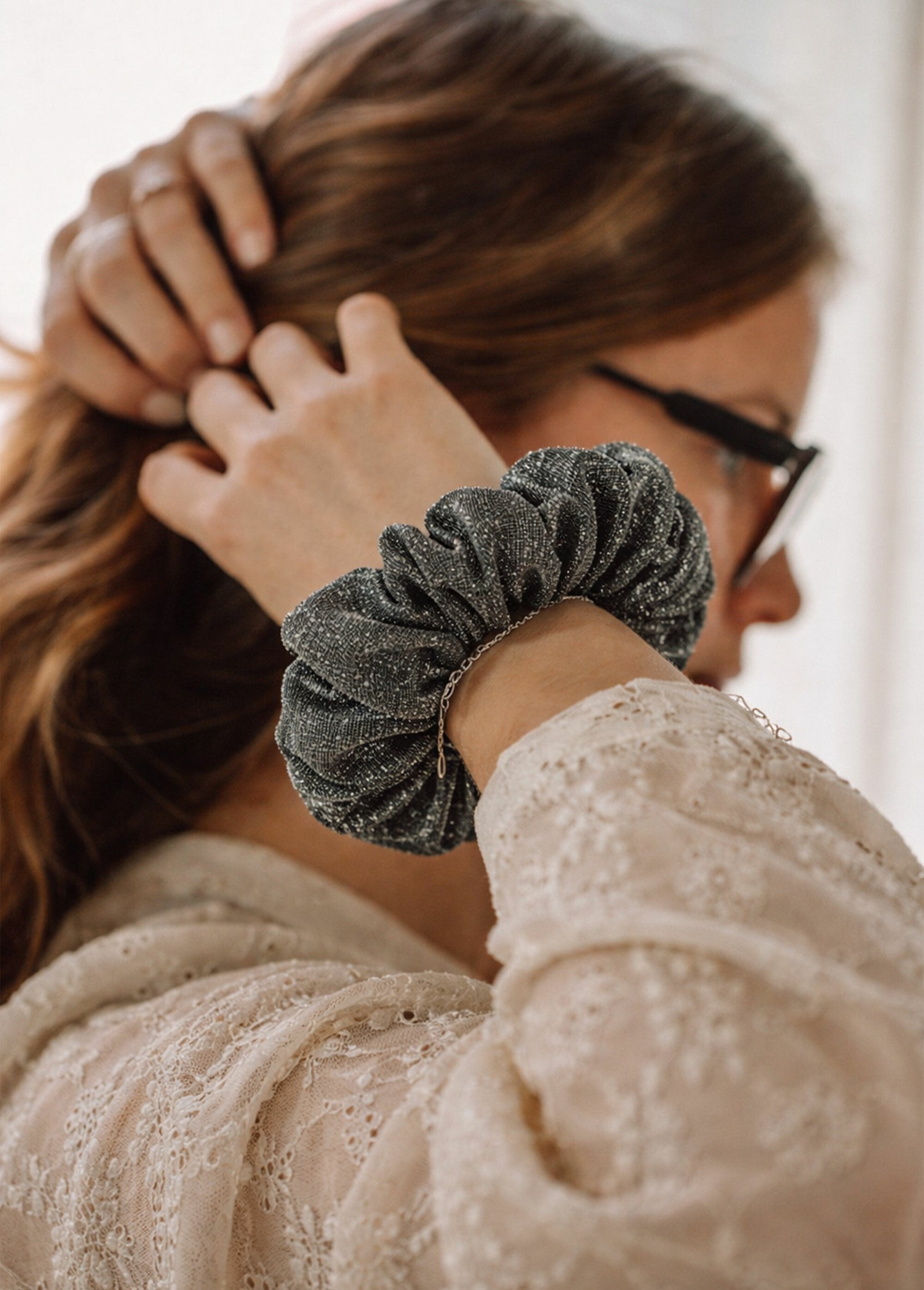 Novelty_hair_scrunchies_Gold_and_silver_SF1_slim