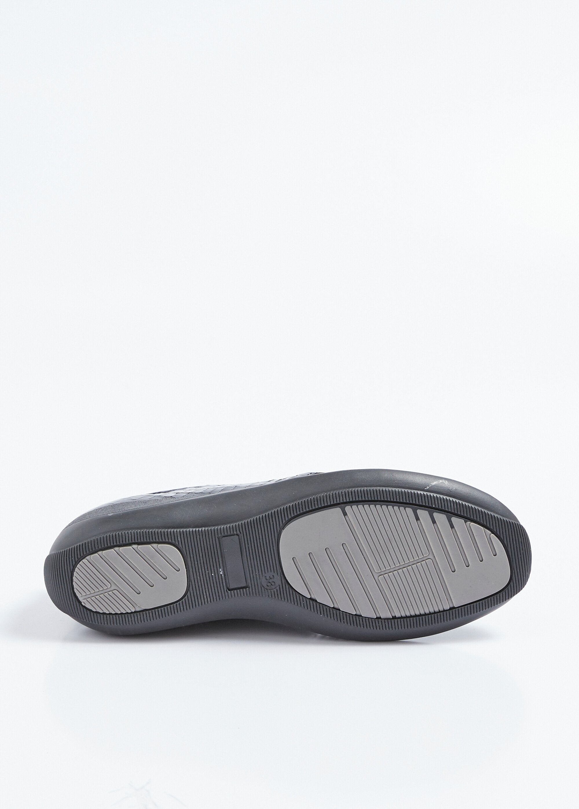 Reptile-effect_patent_leather_wide_lace-up_Derbies_Black_varnish_UN1_slim