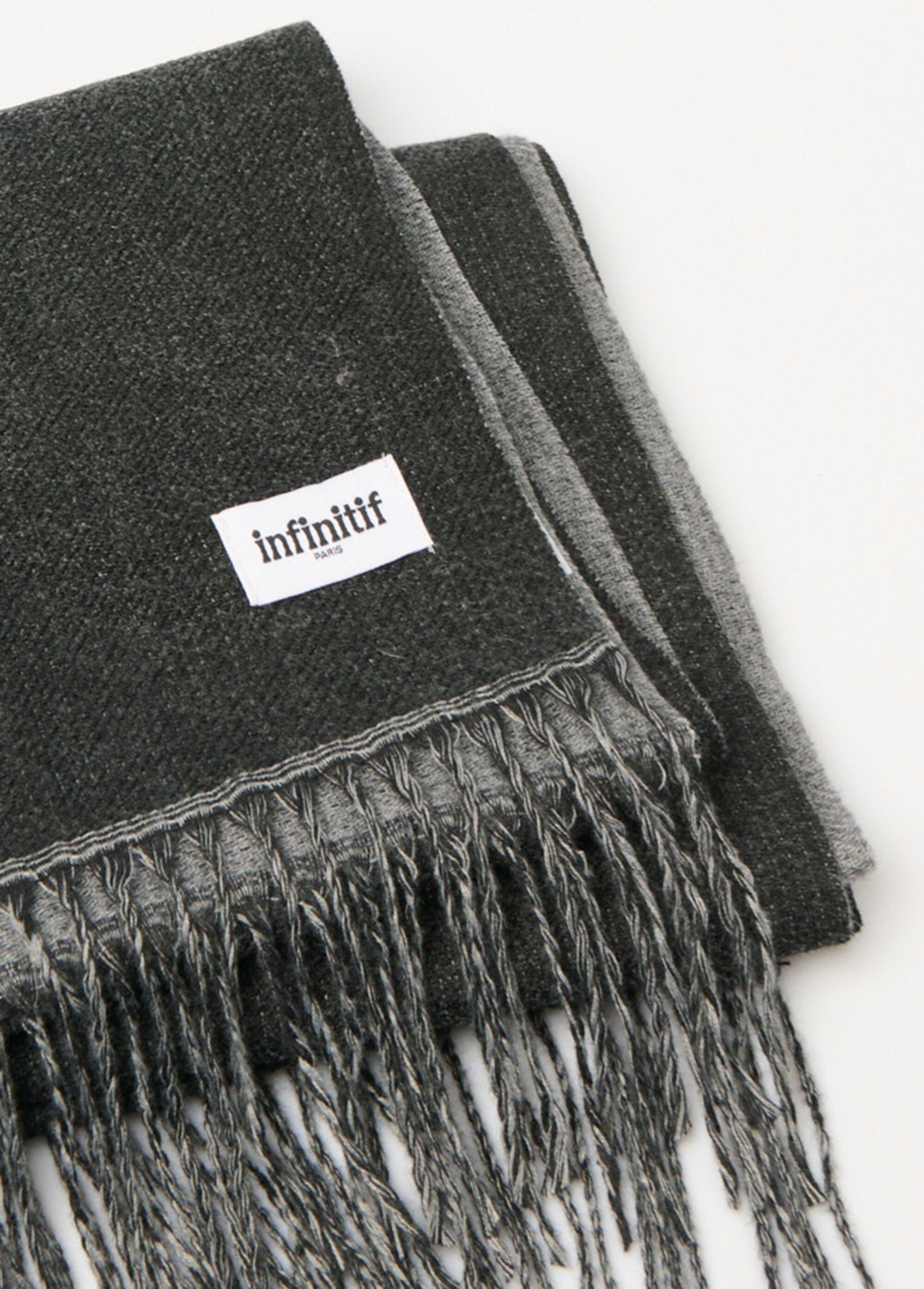 Two-tone_fringed_scarf_Black_DE2_slim