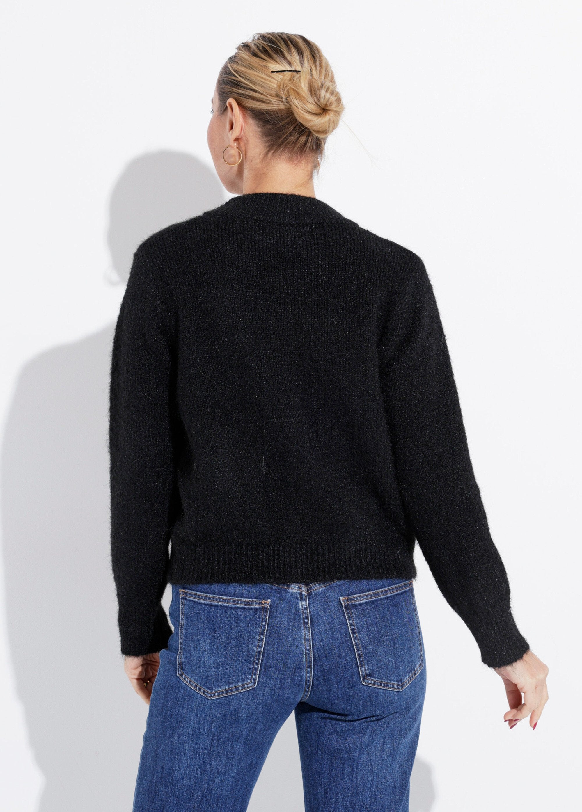 Fancy_round_neck_knitted_vest_Black_DO1_slim