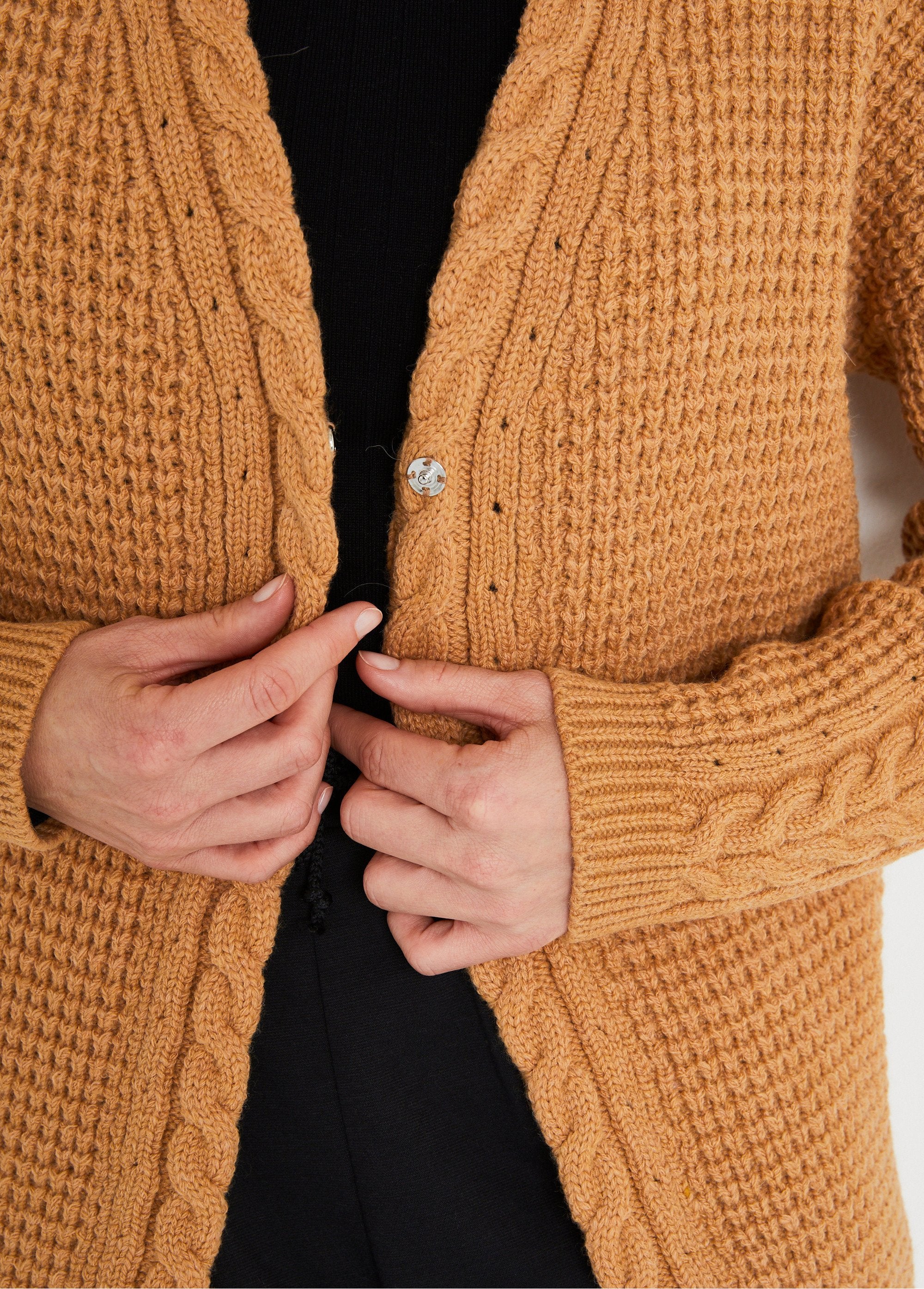 Long_warm_beaded_V-neck_cardigan_with_snap_closure_Honey_DE2_slim