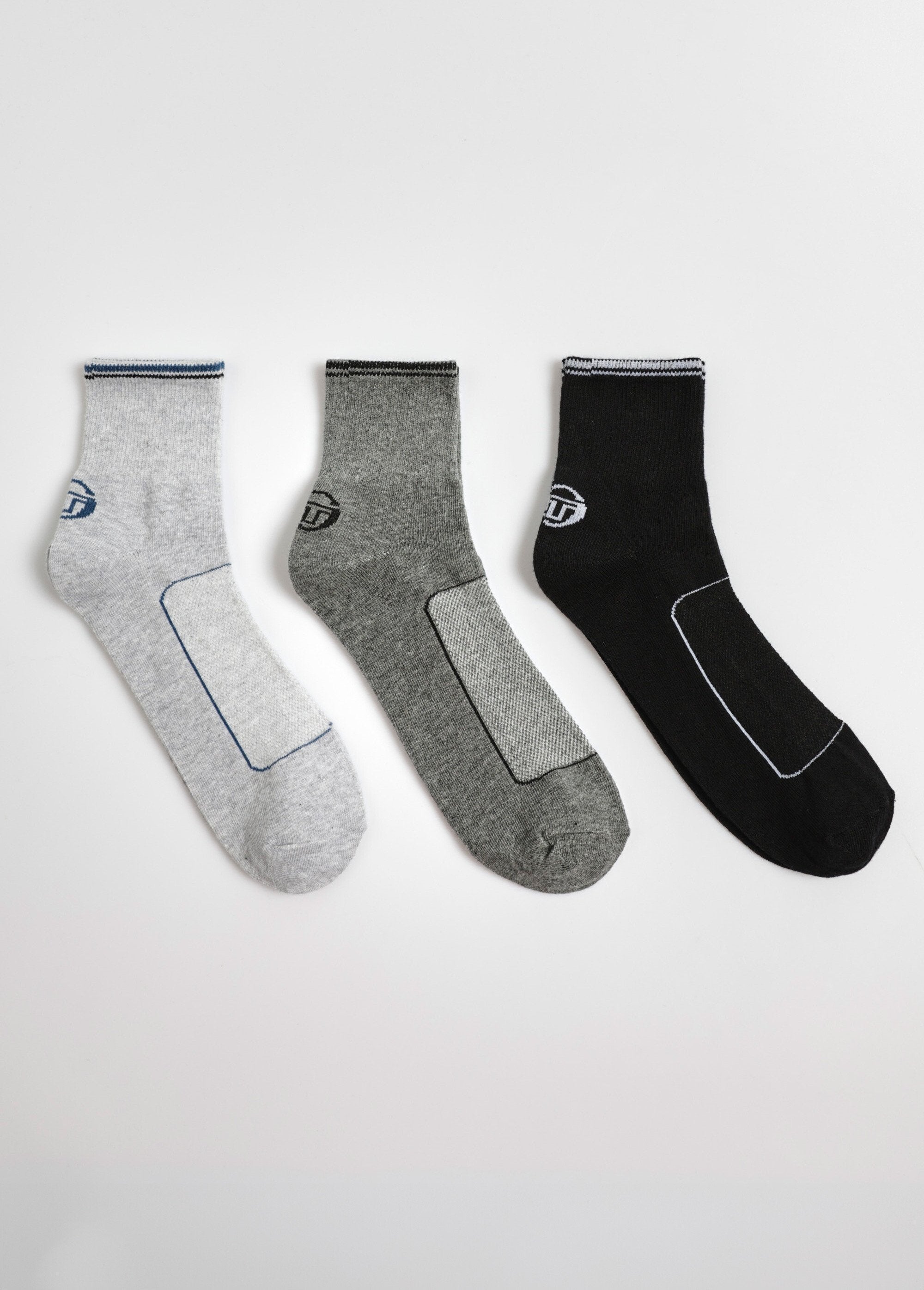 Pack_of_3_assorted_fancy_socks_Assorted_gray__DE1_slim