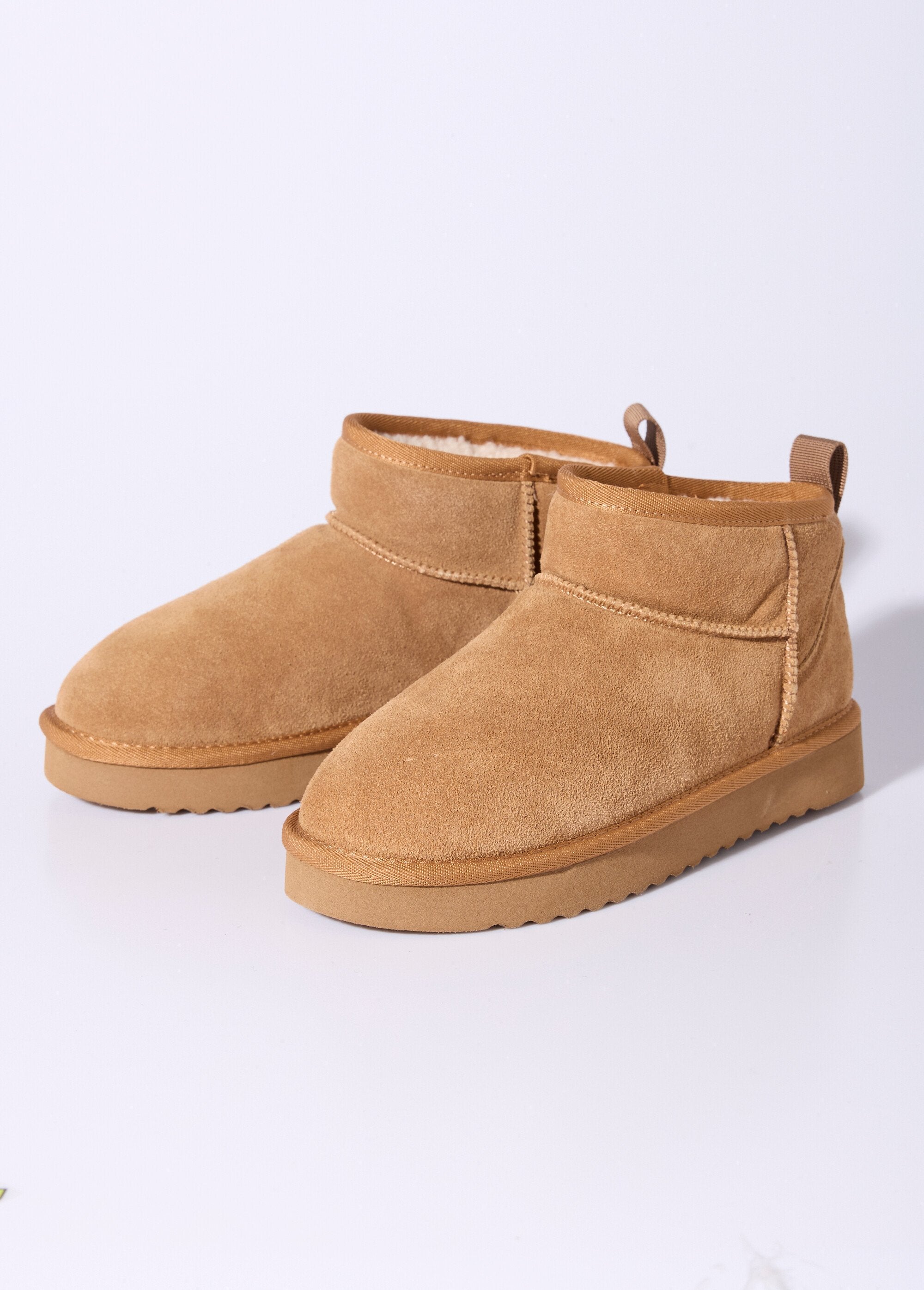 Low_fur-lined_boots_with_wedge_sole_camel_DE1_slim