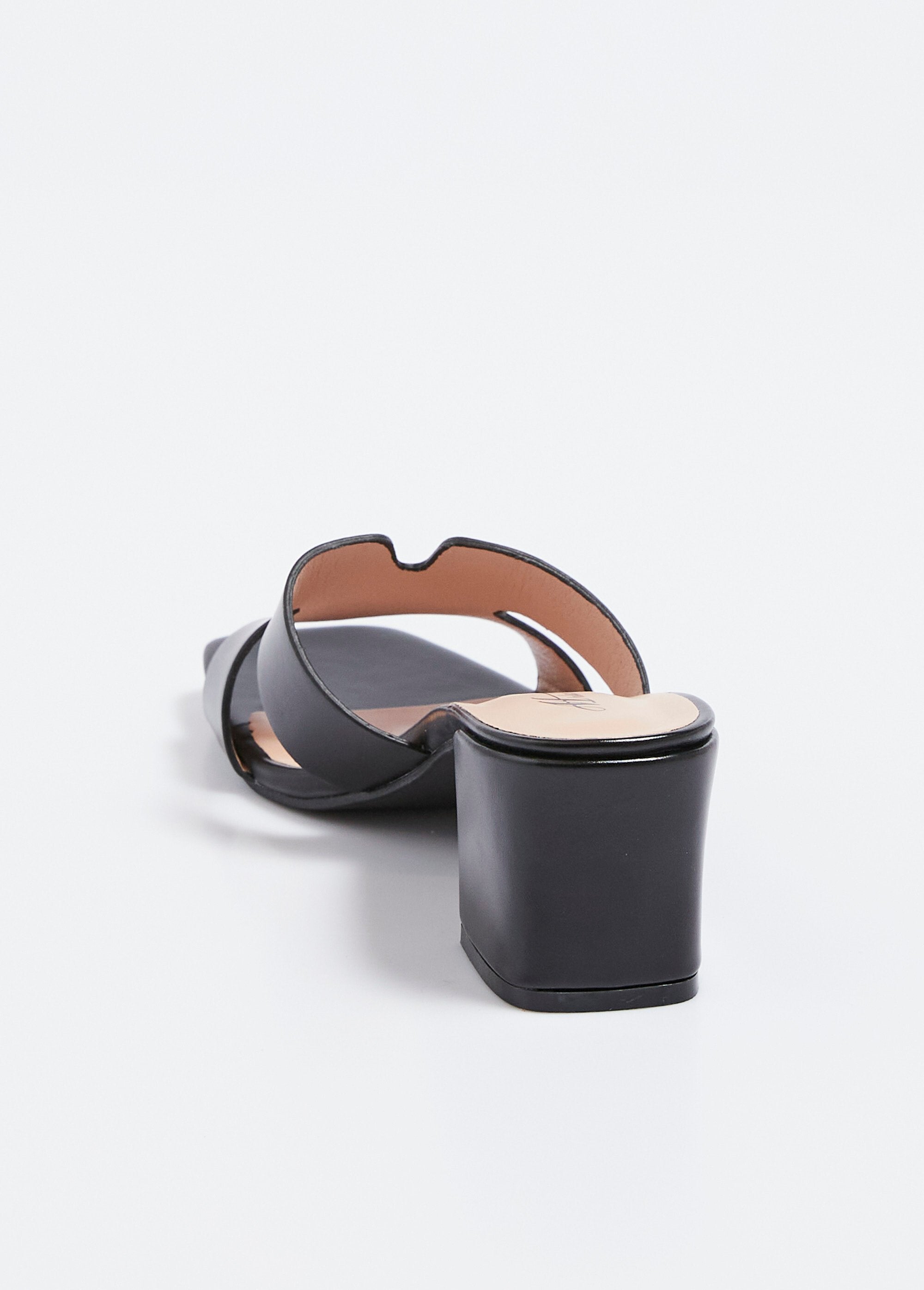 Chic_square-toe_mules_with_a_chunky_heel_Black_DO1_slim