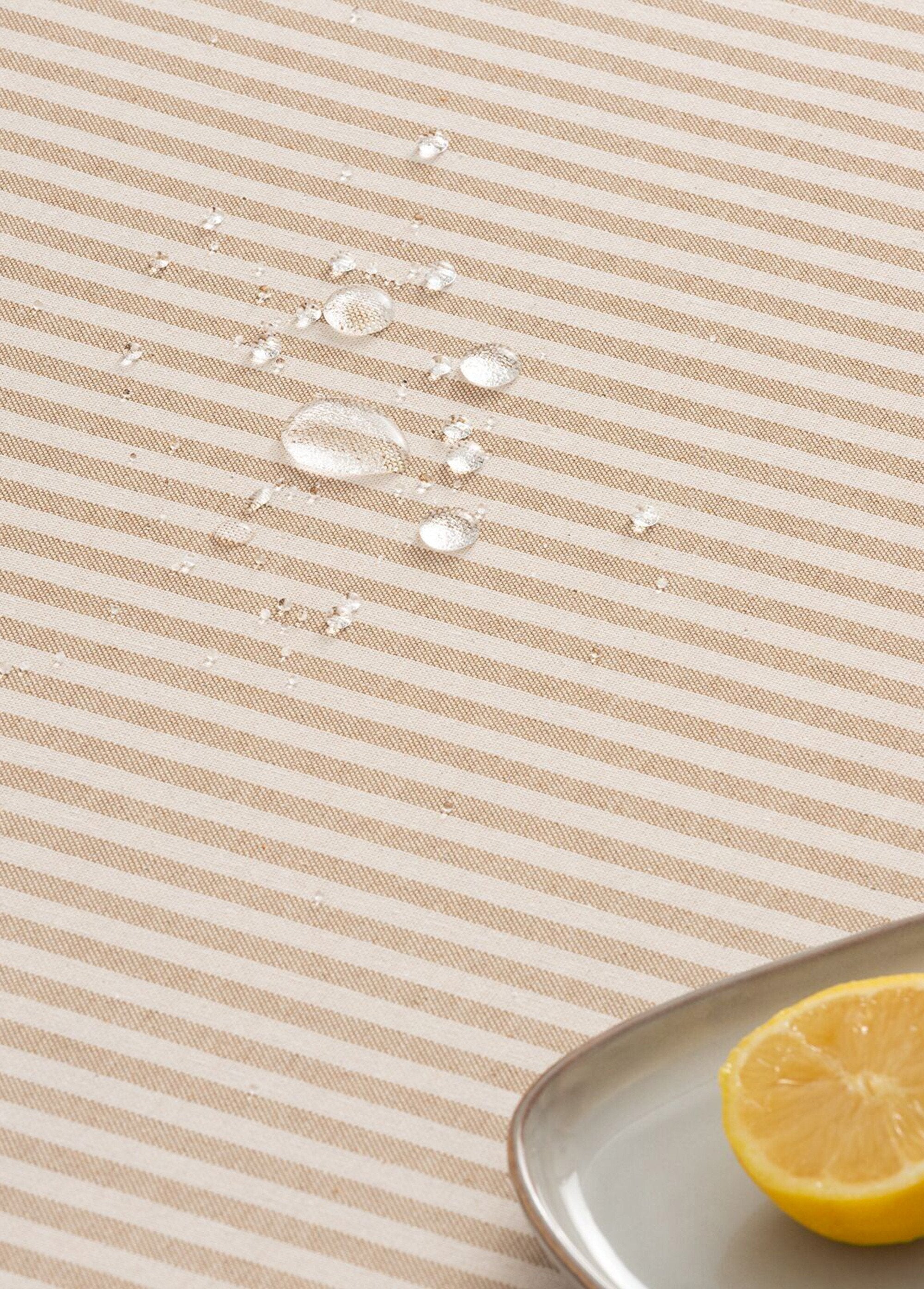 Stain-resistant_cotton_tablecloth_with_fine_stripes_Beige_DE2_slim