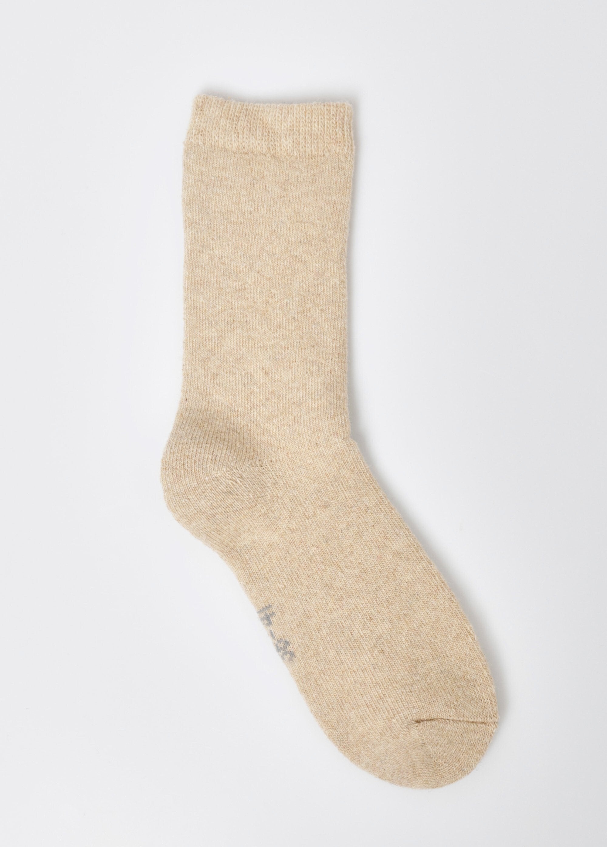 Pair_of_warm_wool_socks_camel_DE1_slim