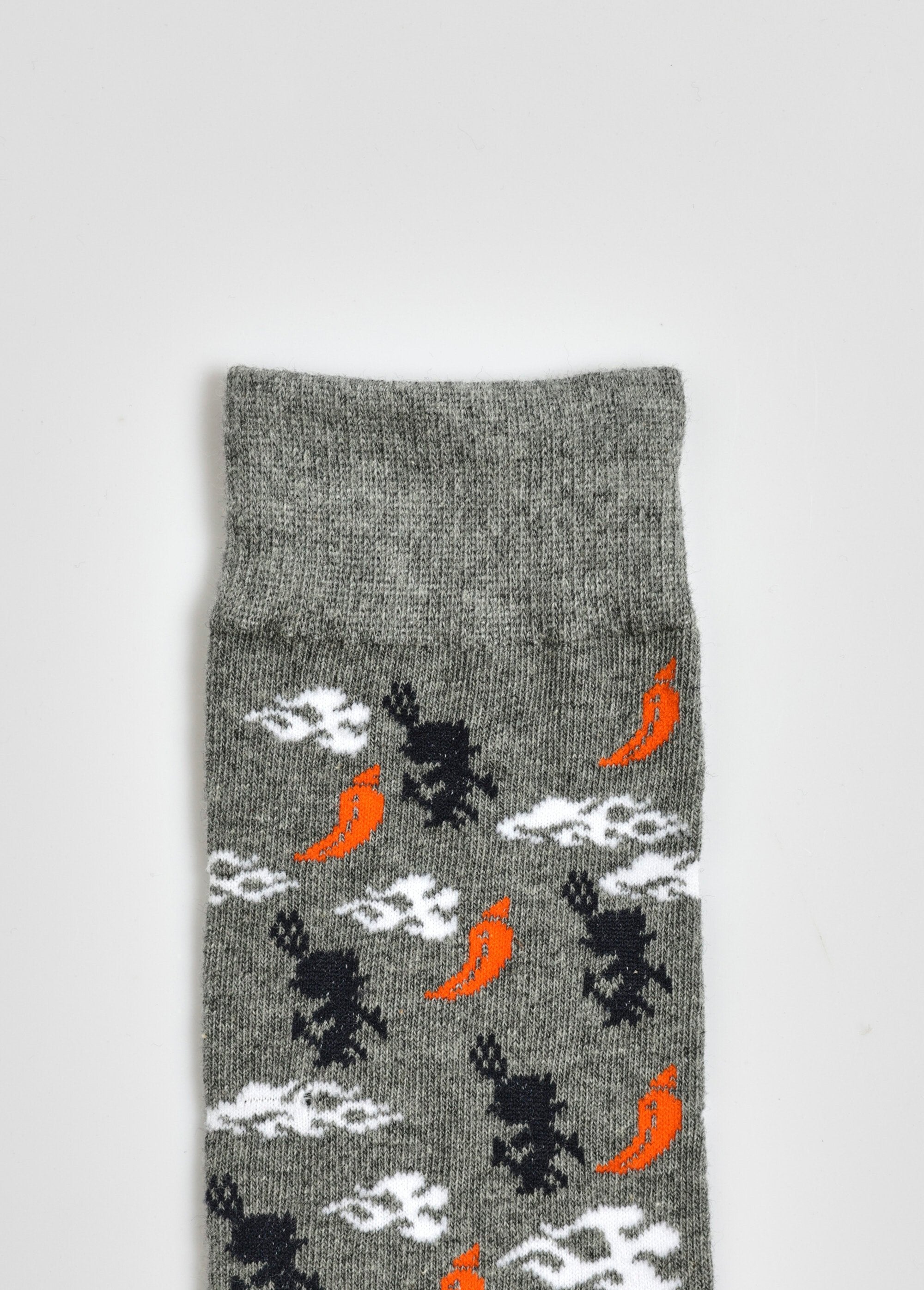 Pair_of_socks,_Hot_Stuff_license_Light_gray_DE2_slim