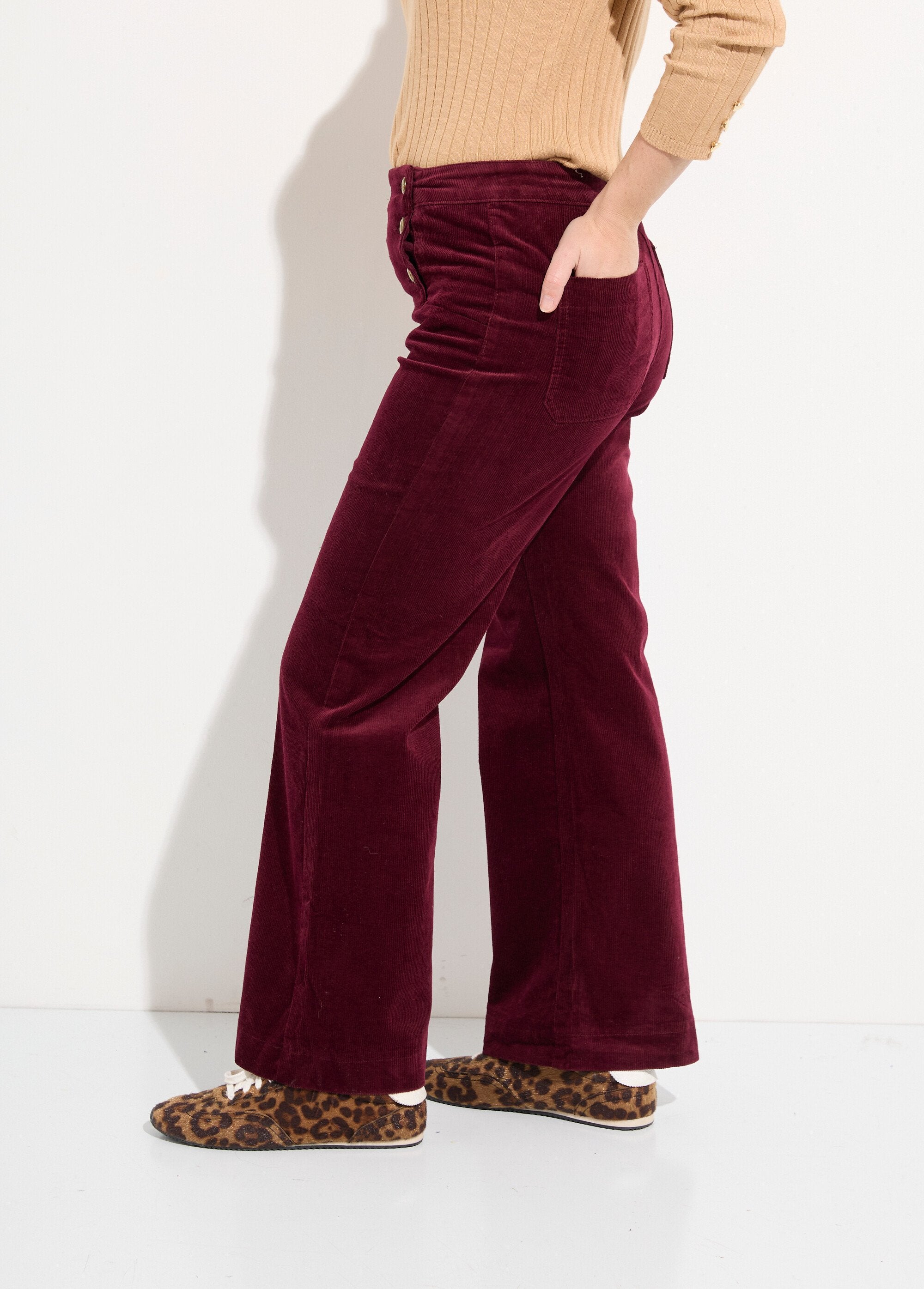 Flared_Velvet_Bridge_Pants_Bordeaux_GA1_slim