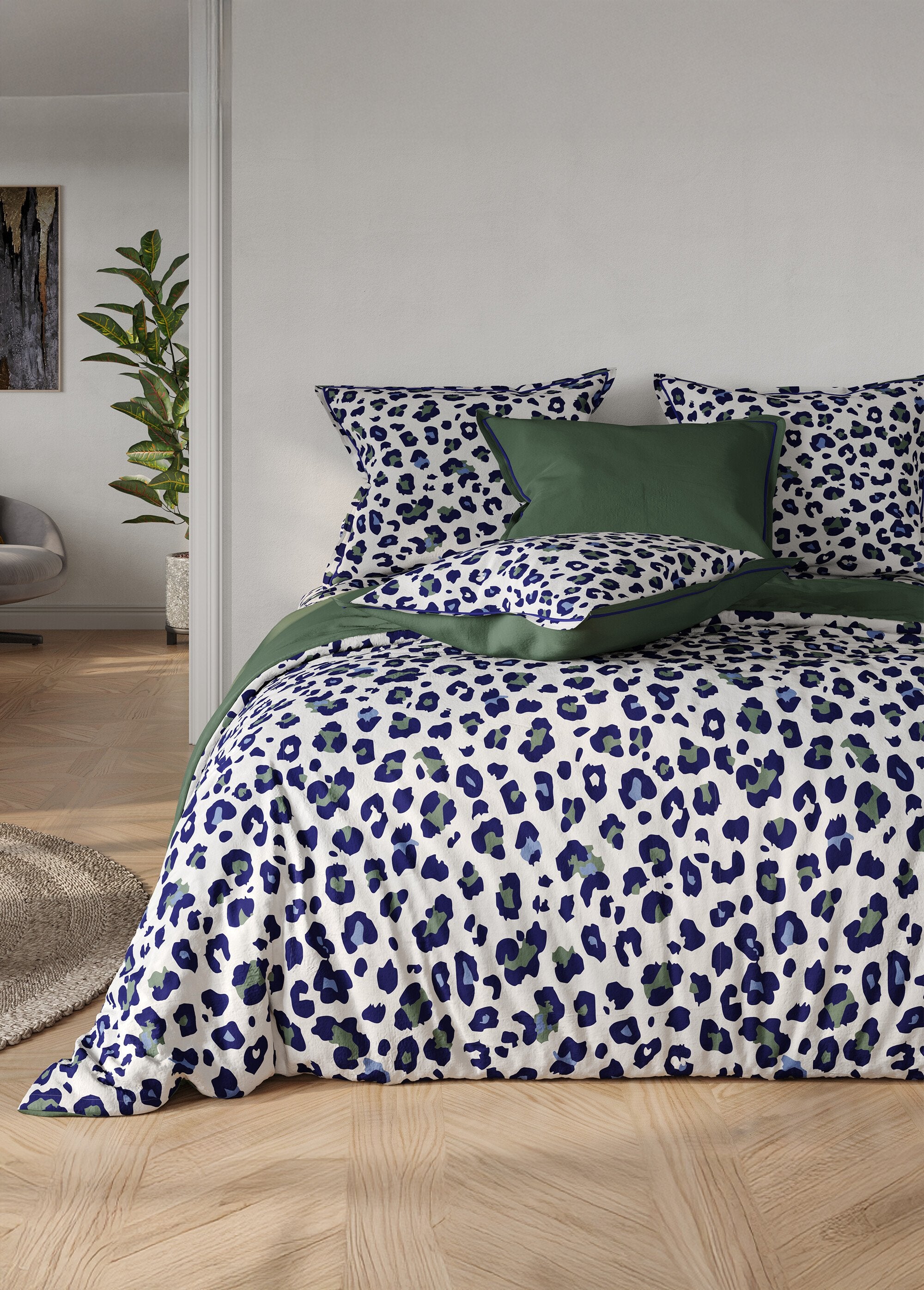 Cotton_duvet_cover_set,_leopard_print_Green_and_blue_FA1_slim