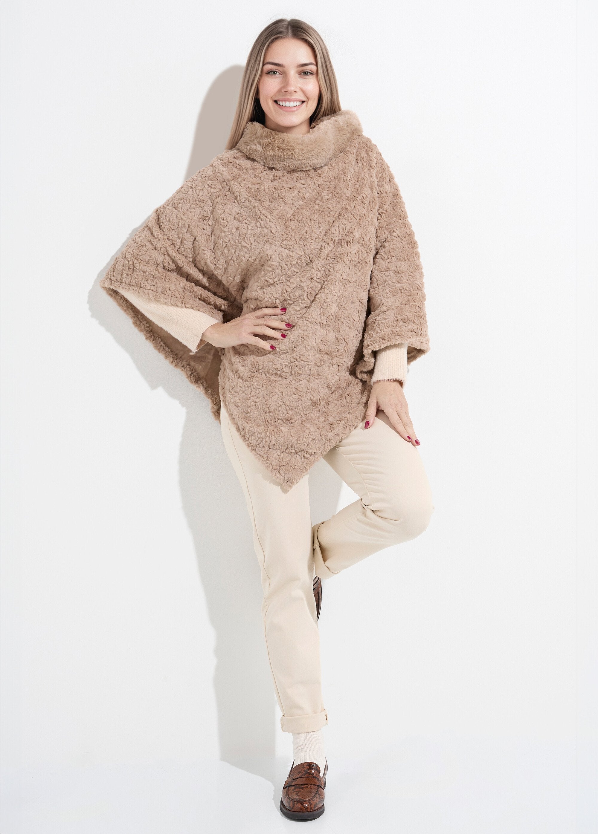 Sherpa-style_fleece_high-neck_poncho_Mole_SF1_slim