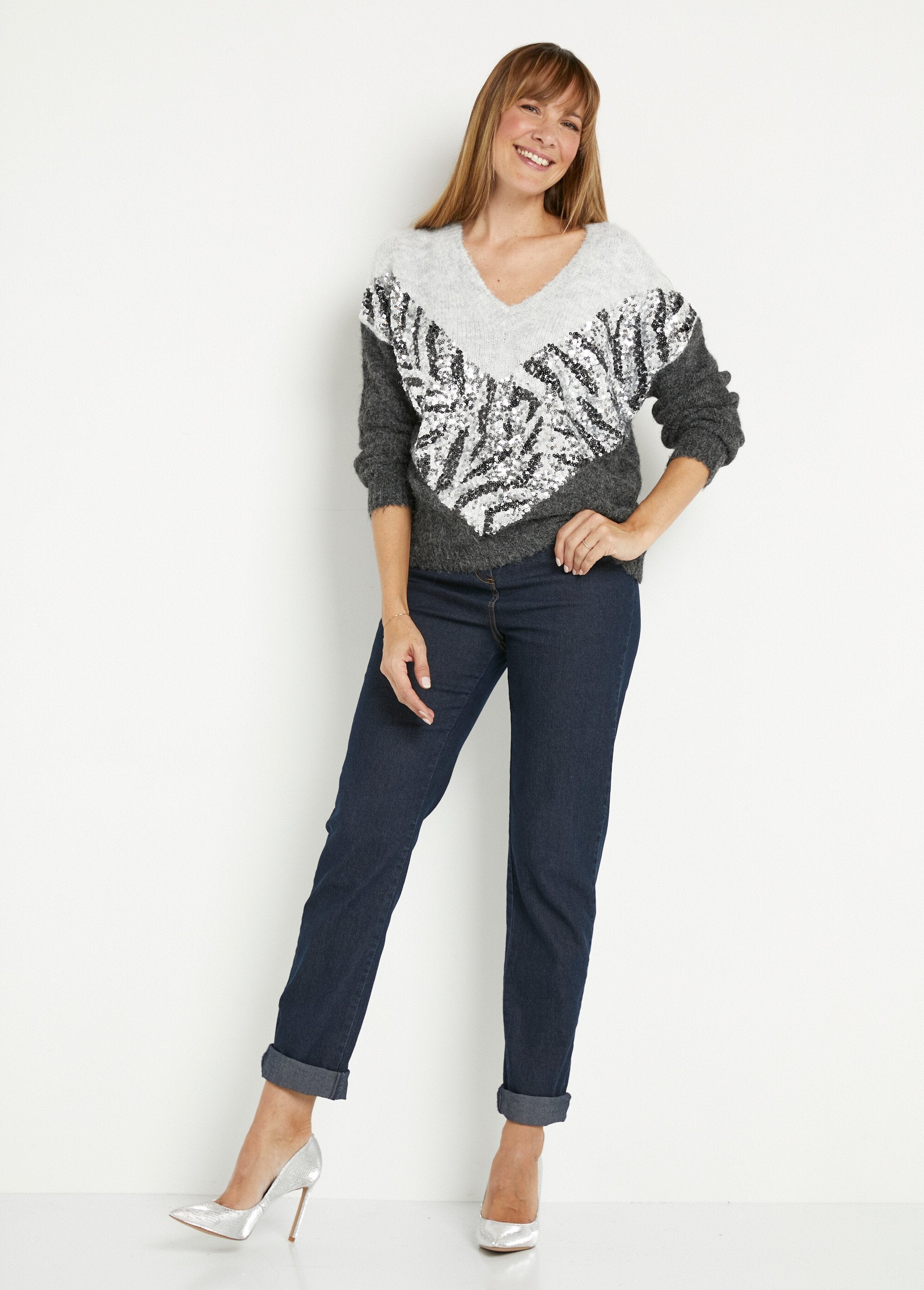 Warm_two-tone_V-neck_sweater_with_sequins_Gray_SF1_slim
