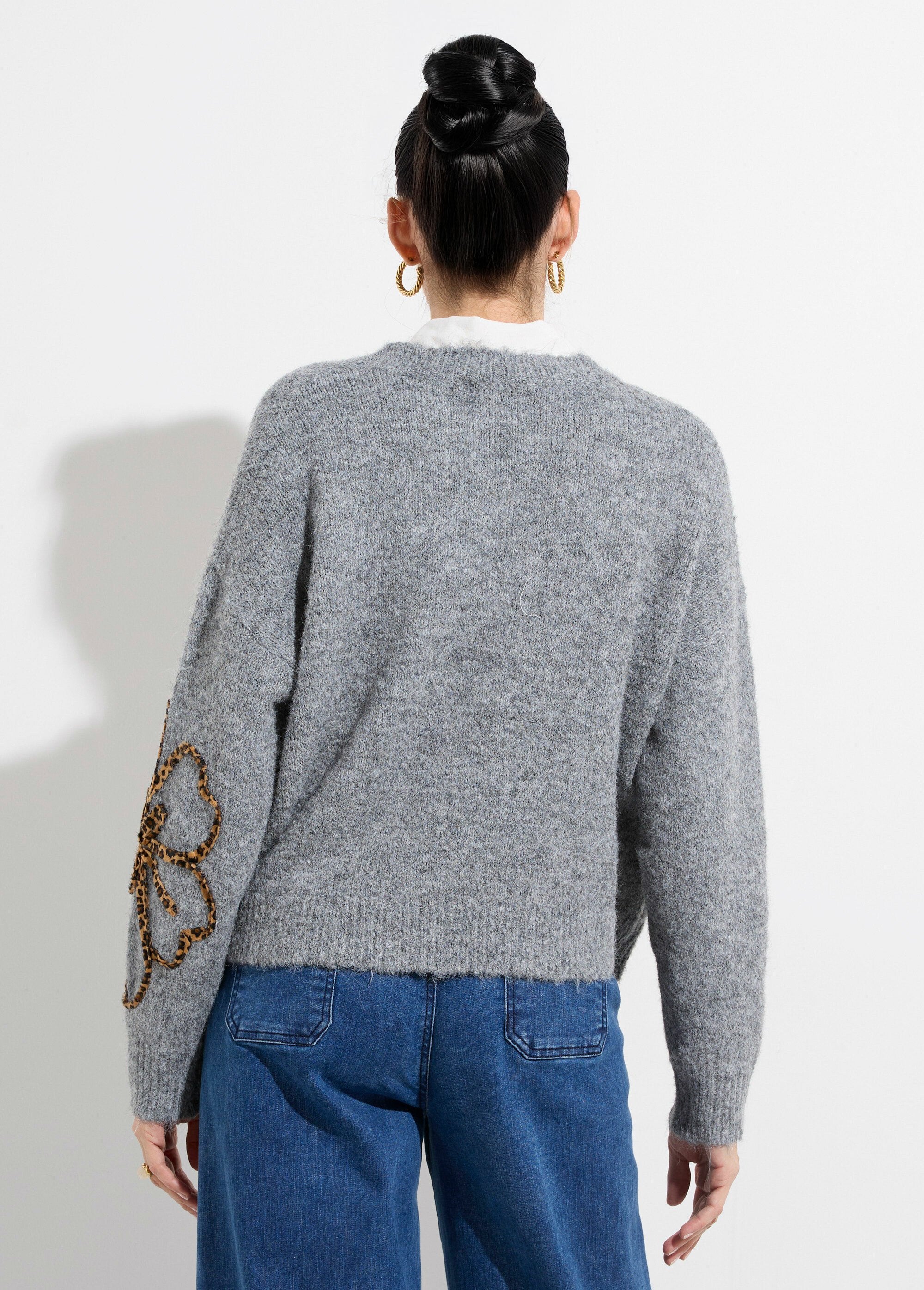 Warm_wool_sweater_with_floral_appliqués_Gray_DO1_slim