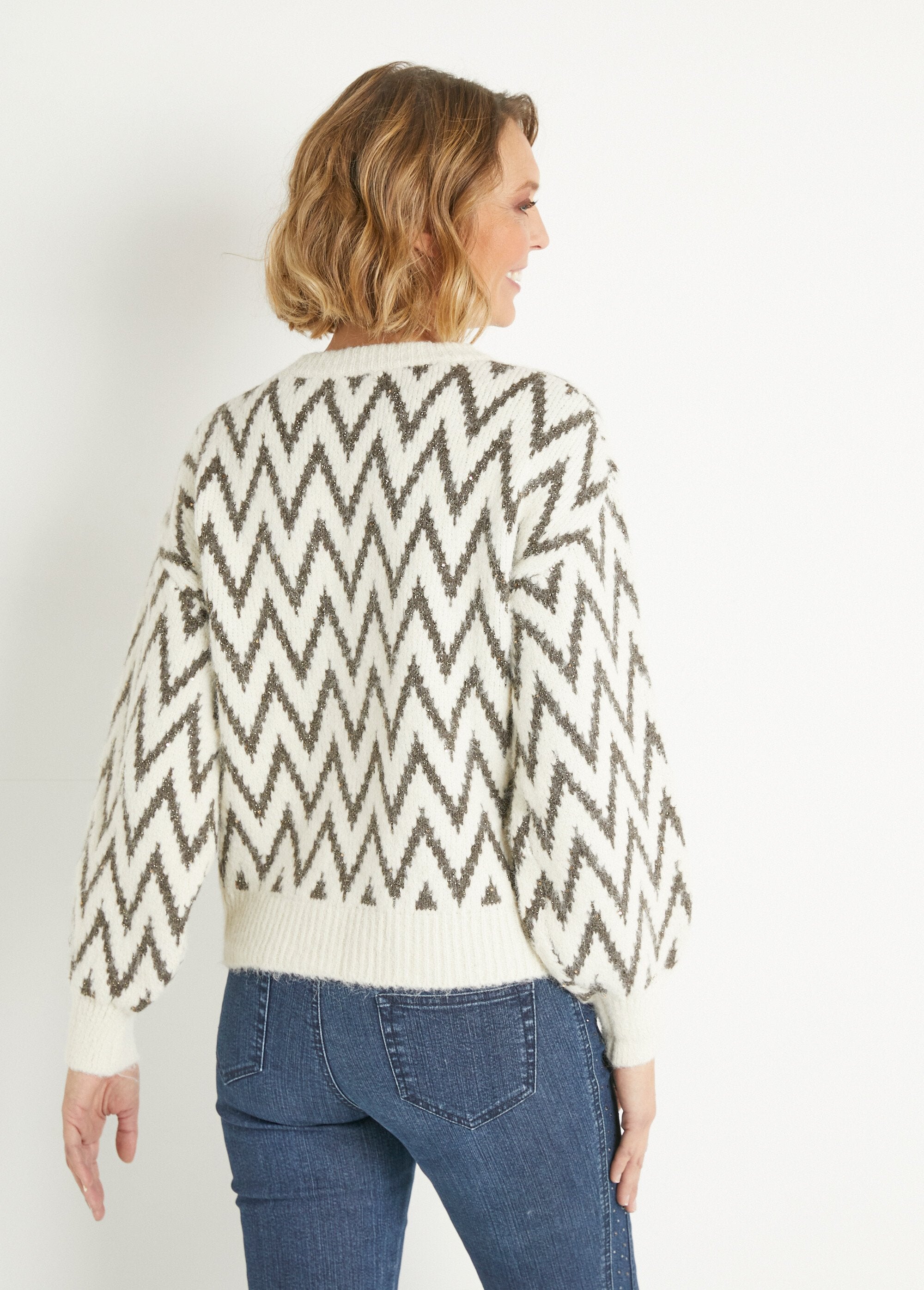 Warm_wool_sweater_with_metallic_herringbone_pattern_Ecru_and_silver_DO1_slim