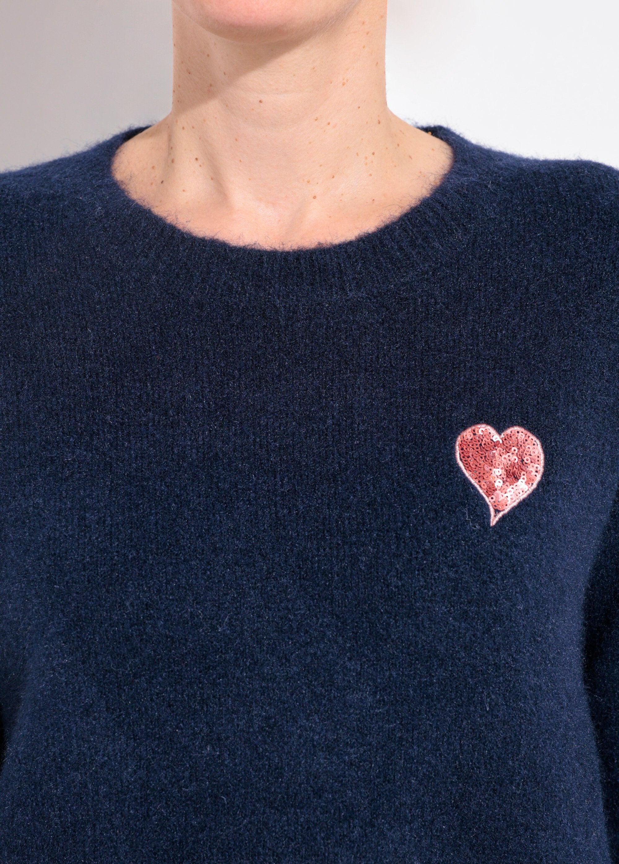 Round_neck_sweater_with_sequin_pattern_detail_Marine_DE1_slim