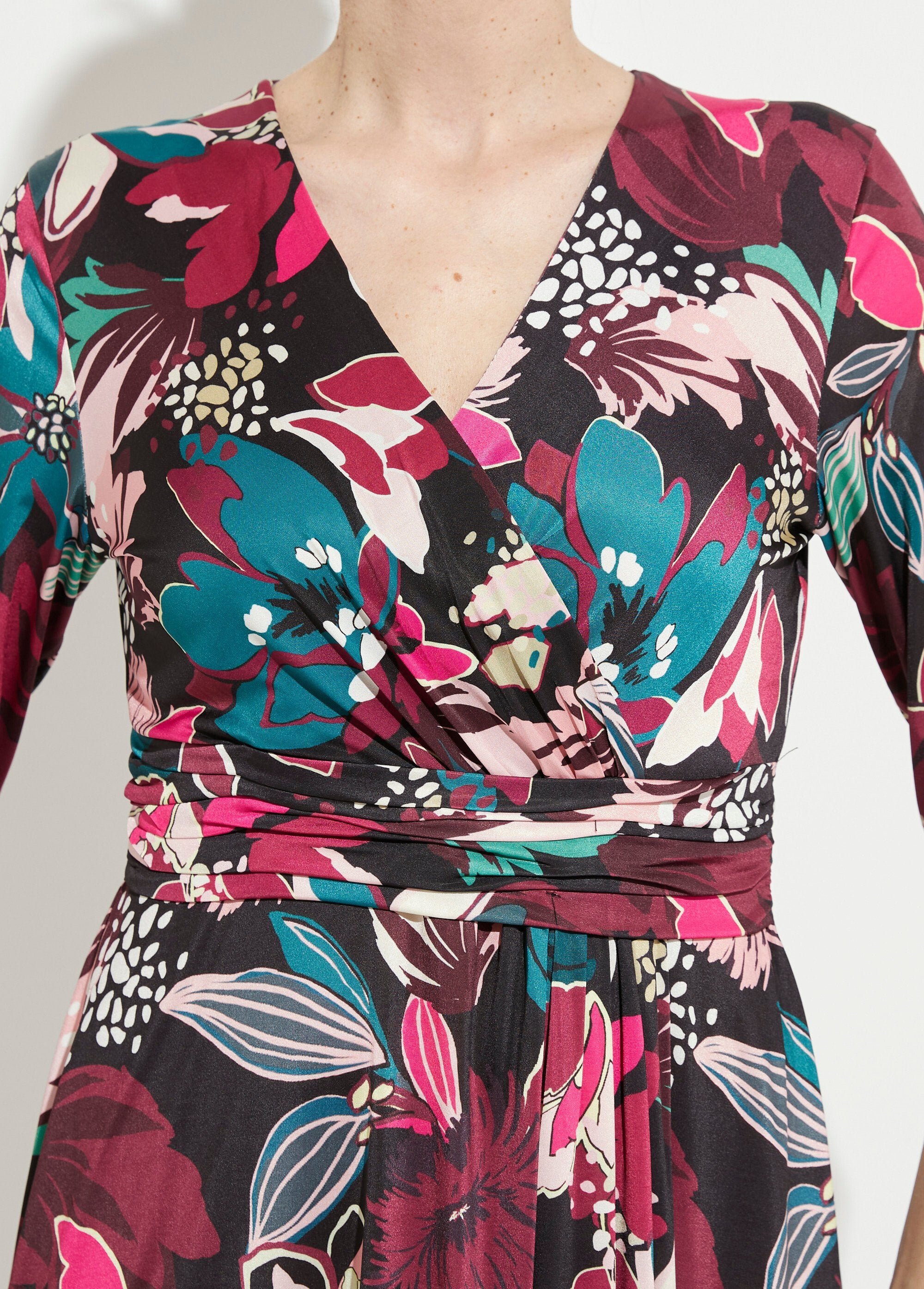 Short,_flared_wrap_dress_with_floral_print_Fuchsia_print_DE1_slim