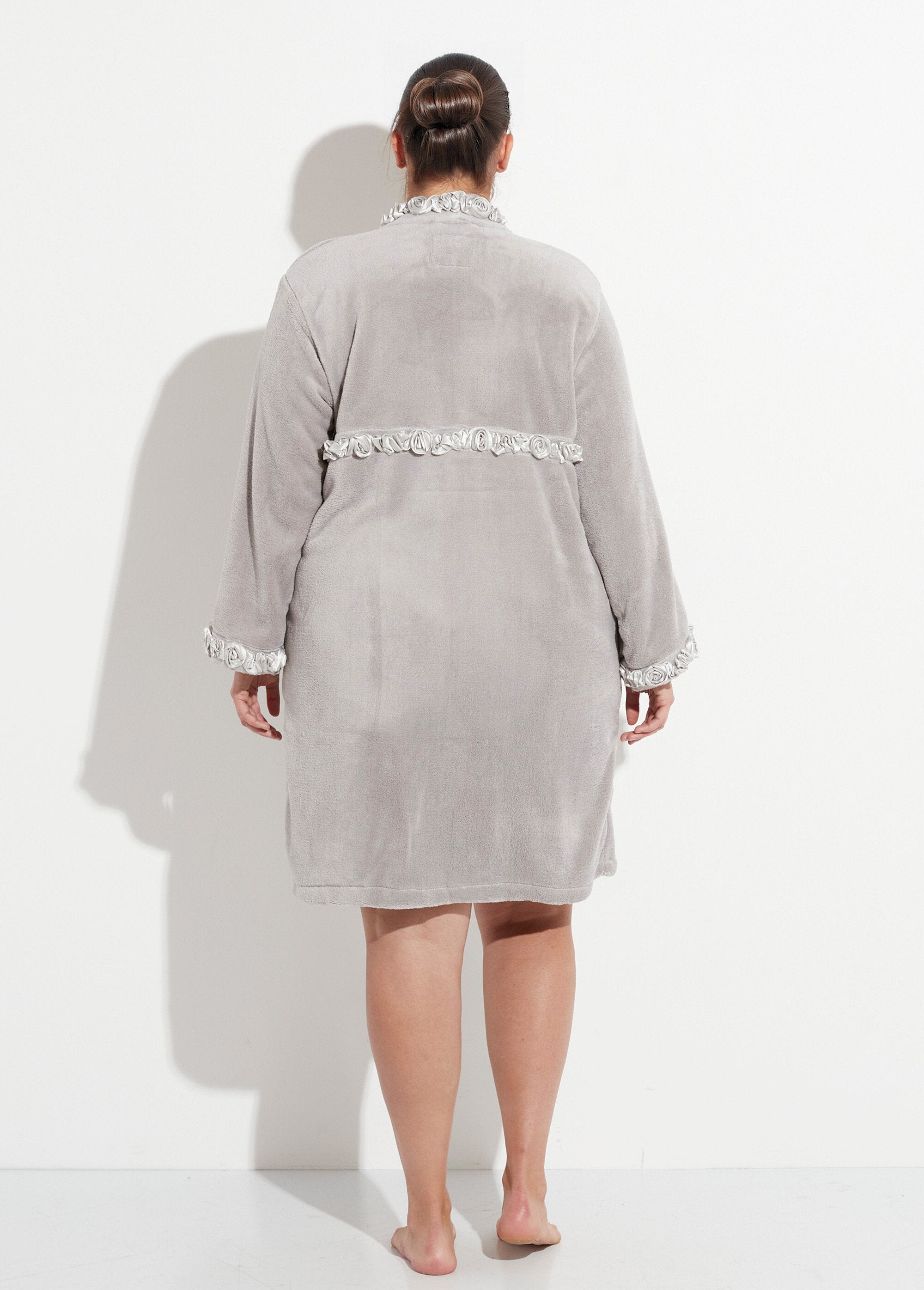 Fleece_dressing_gown_with_pink_details_Gray_DO1_curvy