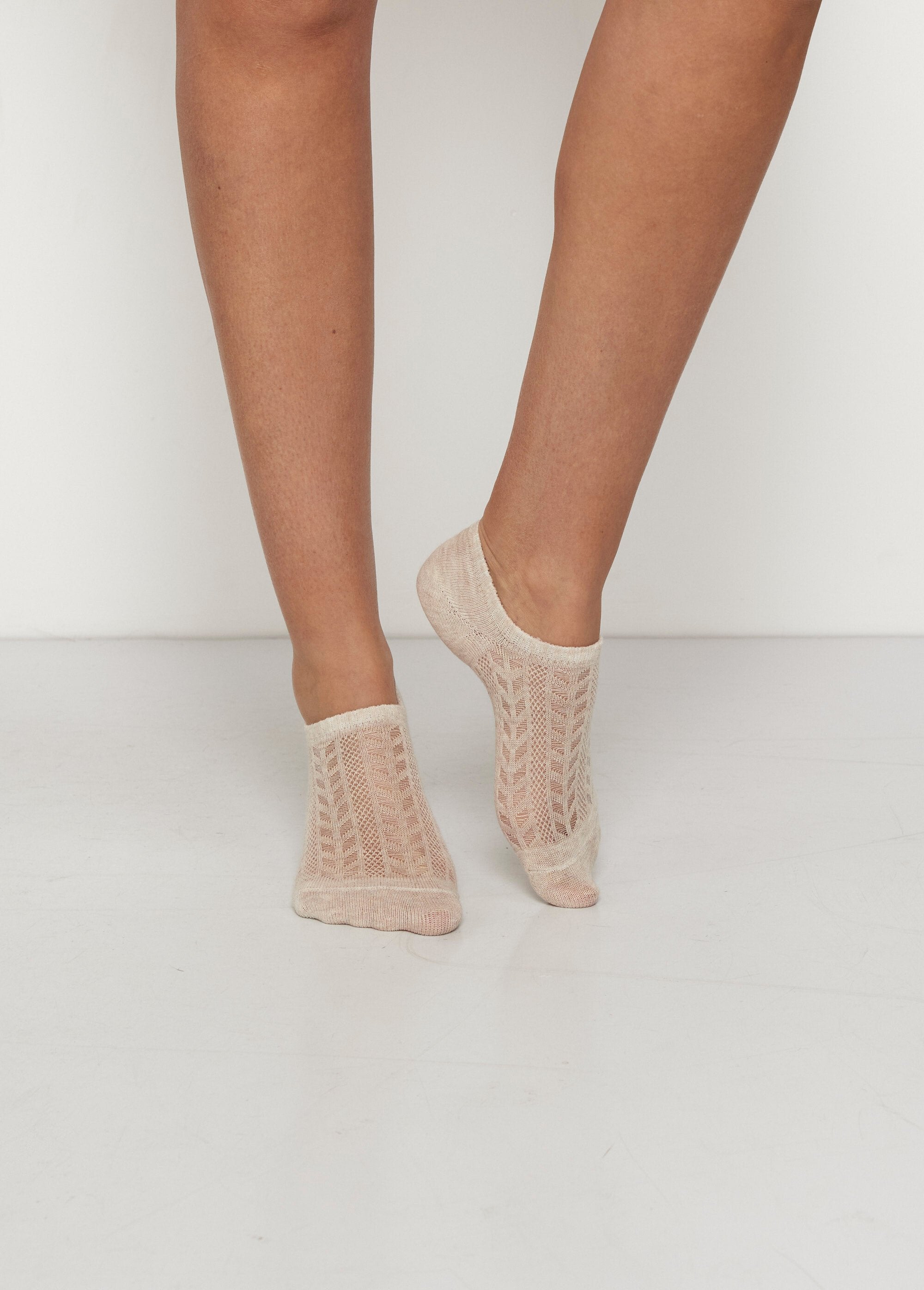 Low-cut_socks_with_a_dark_mesh_pattern_Assorted_beige__FA2_slim