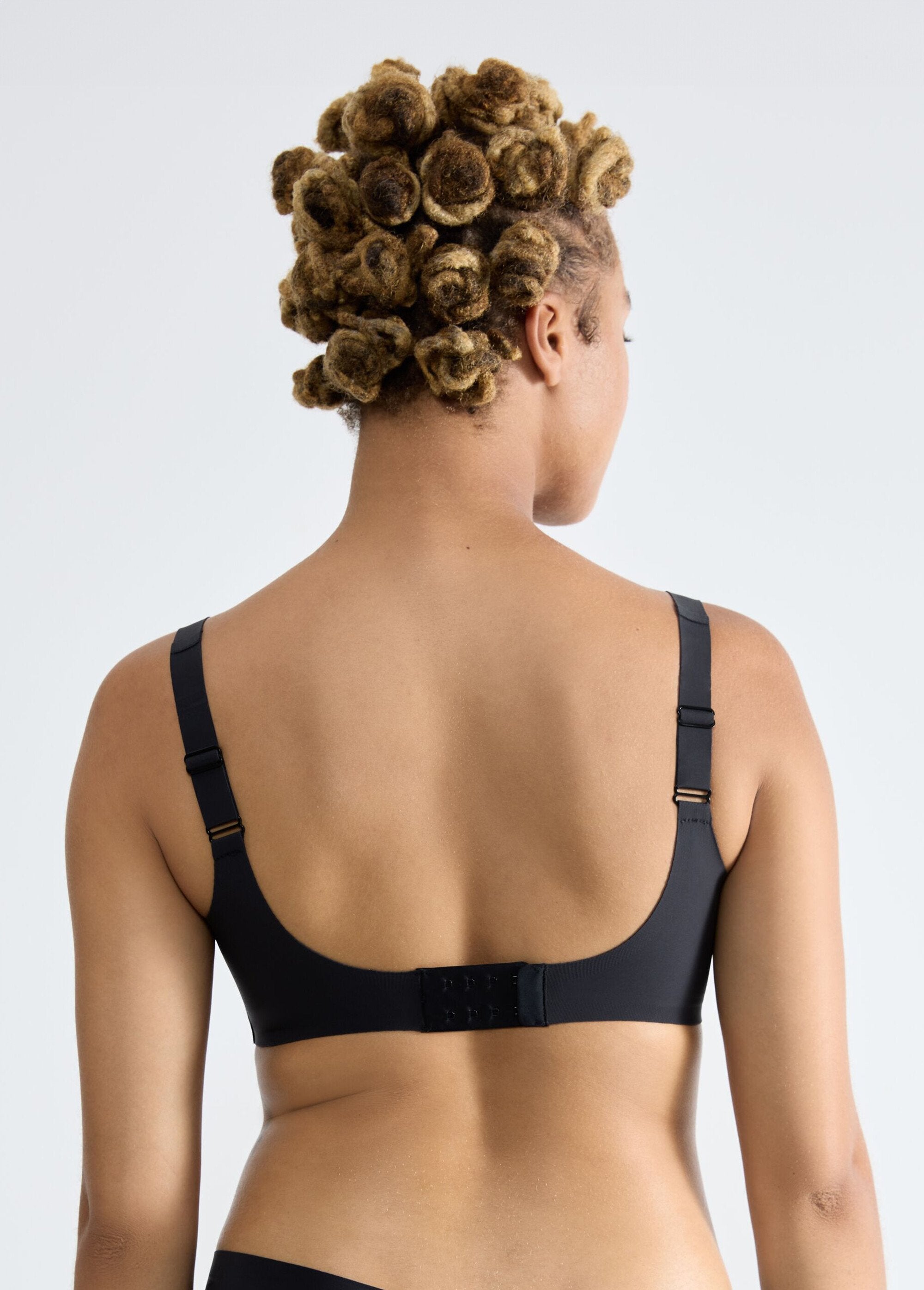 Invisible_microfiber_bra_Black_DO1_slim