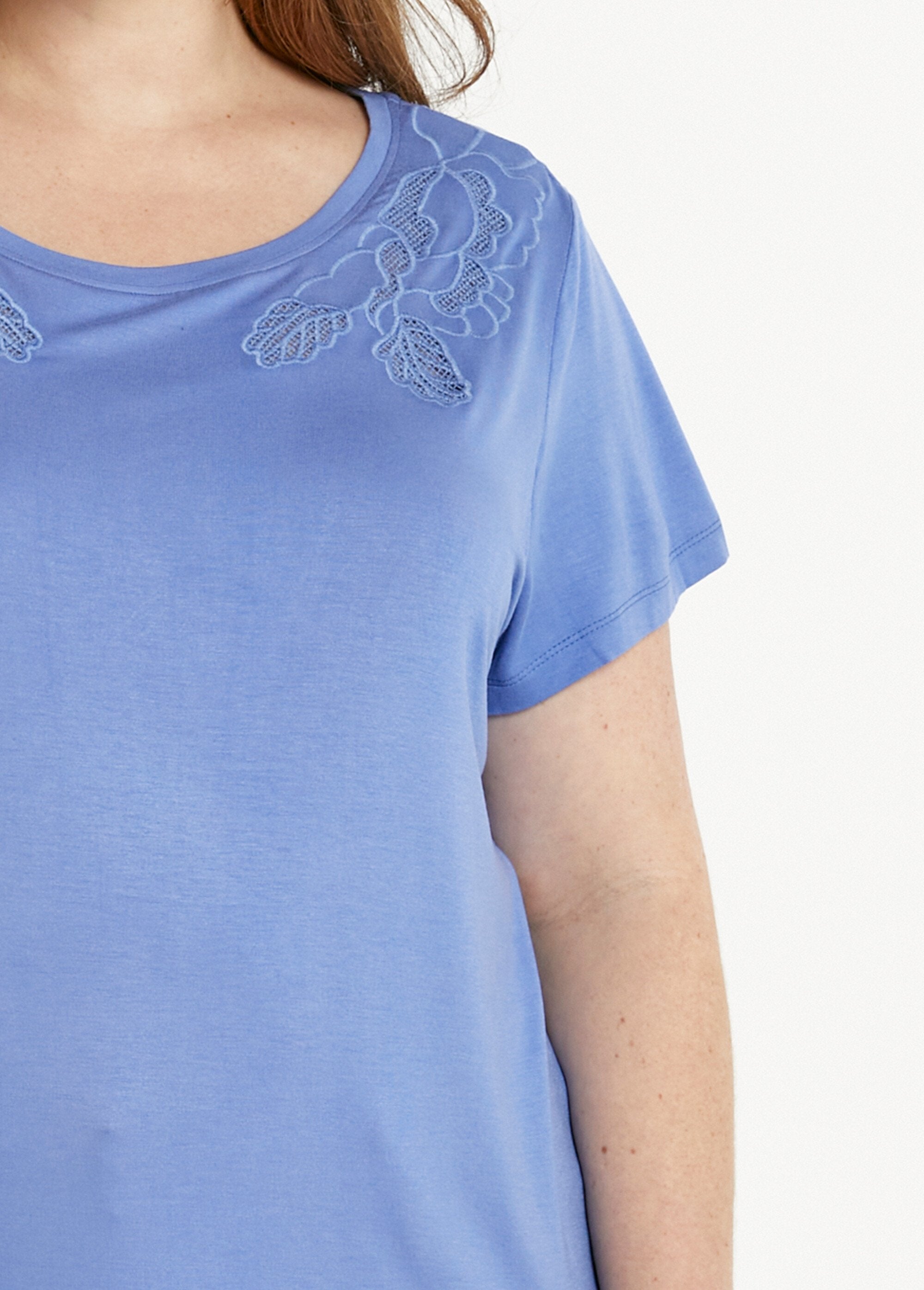 Openwork_embroidered_cotton_round_neck_T-shirt_Lavender_DE1_curvy