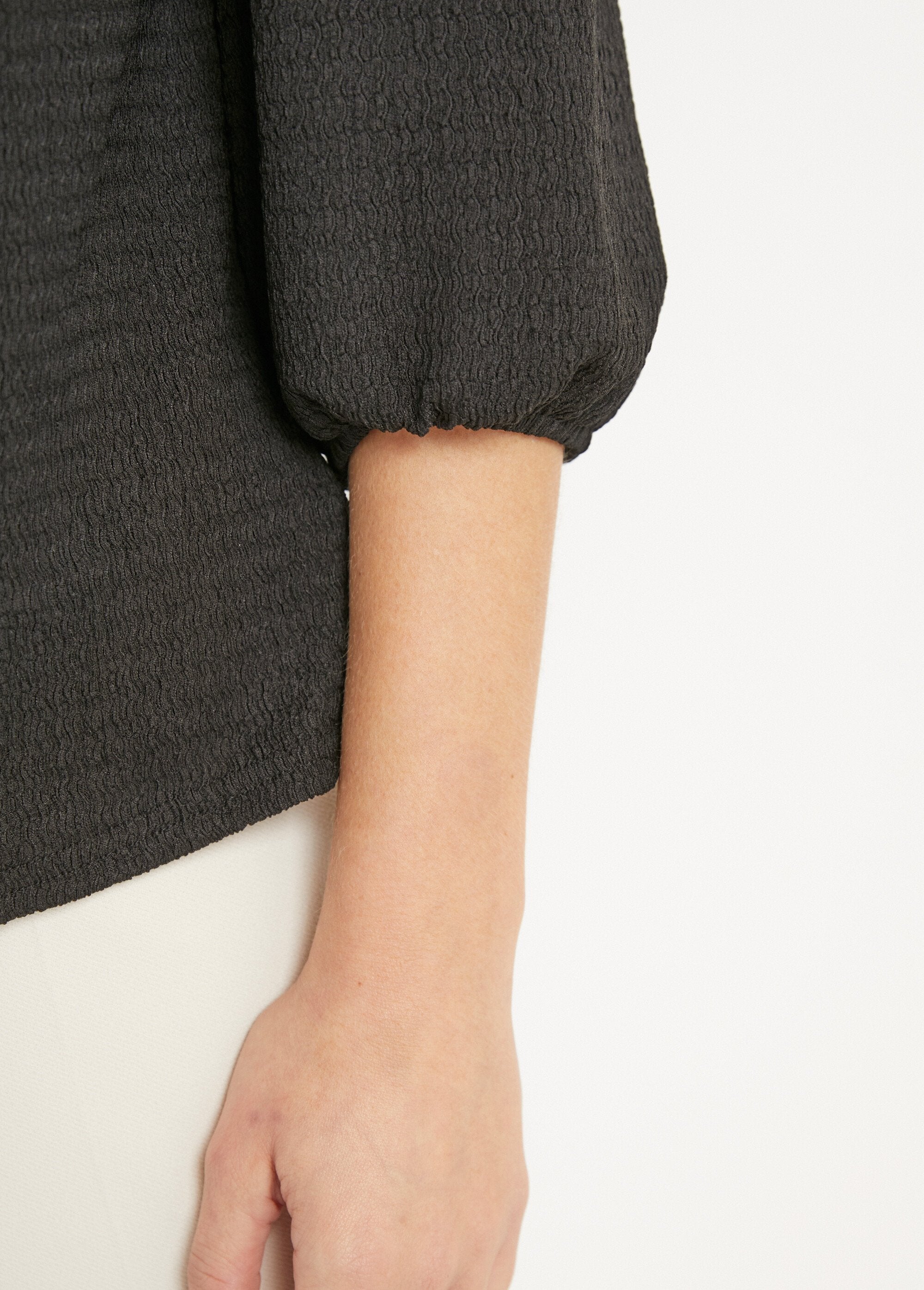 V-neck_t-shirt_with_3/4_voile_sleeves_Black_DE3_slim