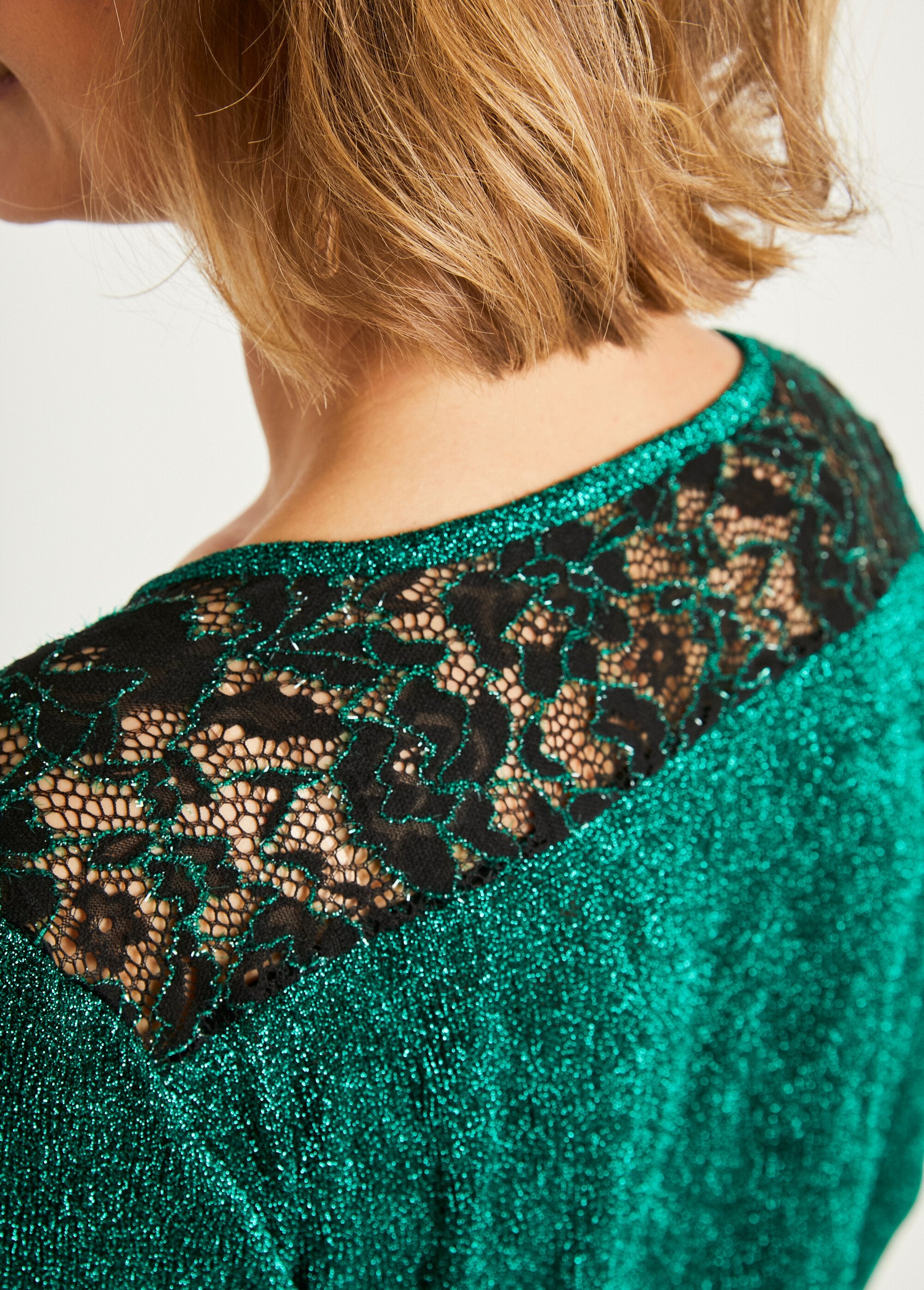Plain_lace_short_t-shirt_with_round_neck_and_jewel_Green_DE3_slim