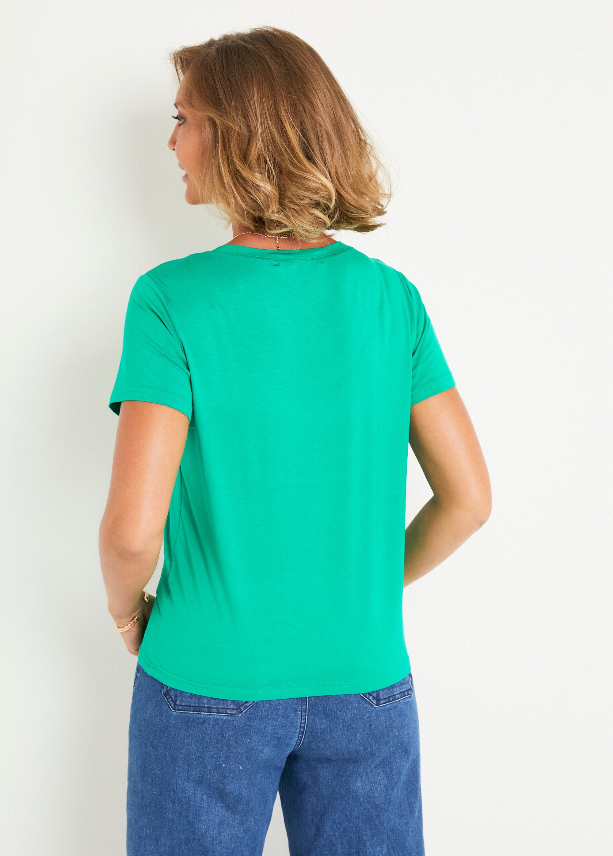 Short-sleeved_V-neck_fluid_t-shirt_Bright_green_DO1_slim