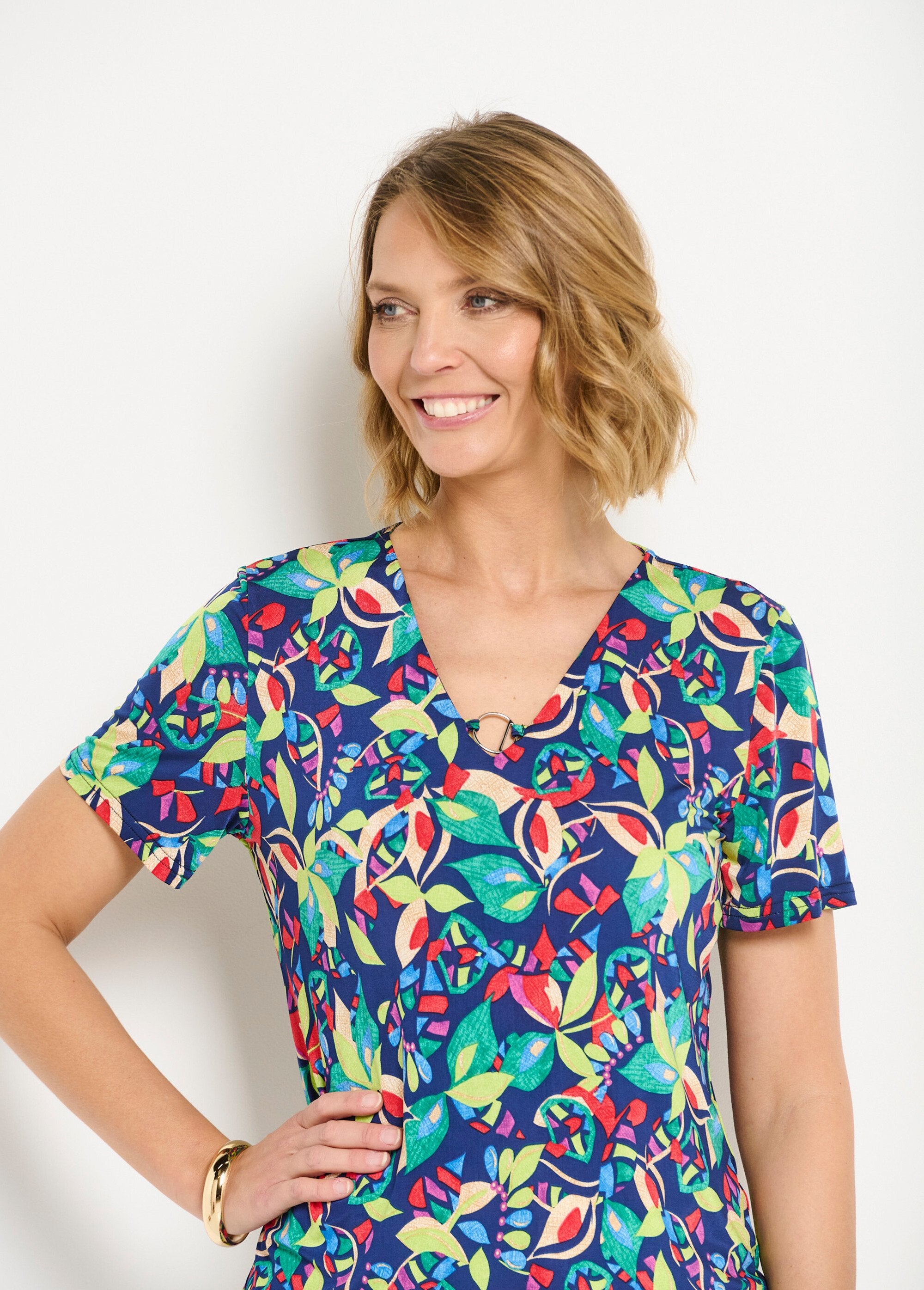 Plain_or_printed_short-sleeved_T-shirt_Navy_and_green_DE2_slim