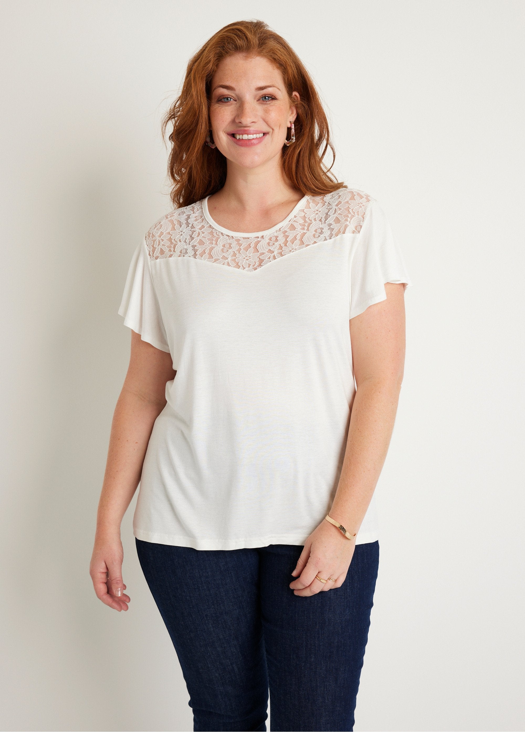 Short-sleeved_lace_T-shirt_White_FA1_curvy