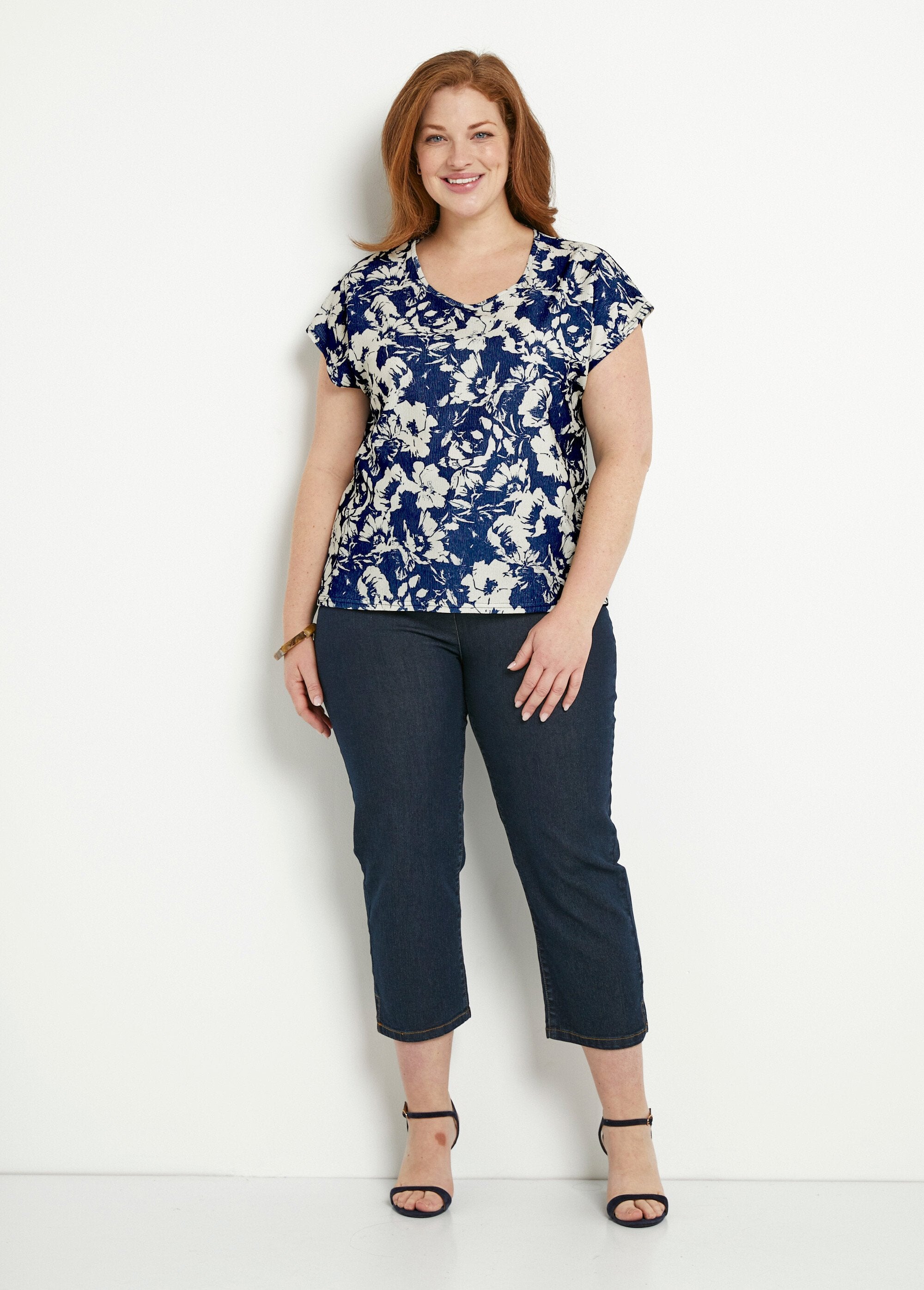 Plain_or_floral_print_short-sleeved_T-shirt_Navy_and_beige_SF1_curvy