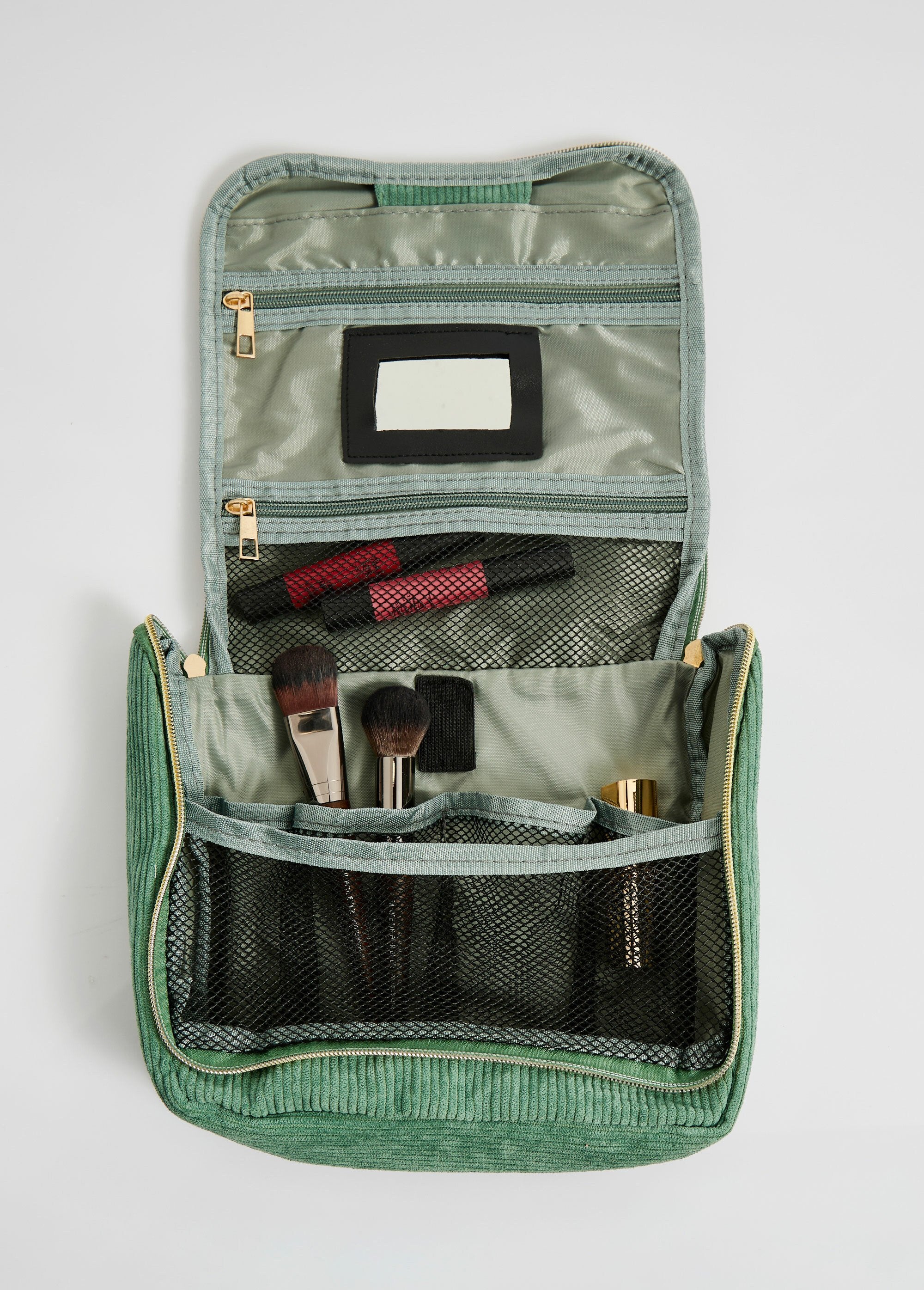 Hanging_toiletry_bag,_velvet_Green_DE1_slim