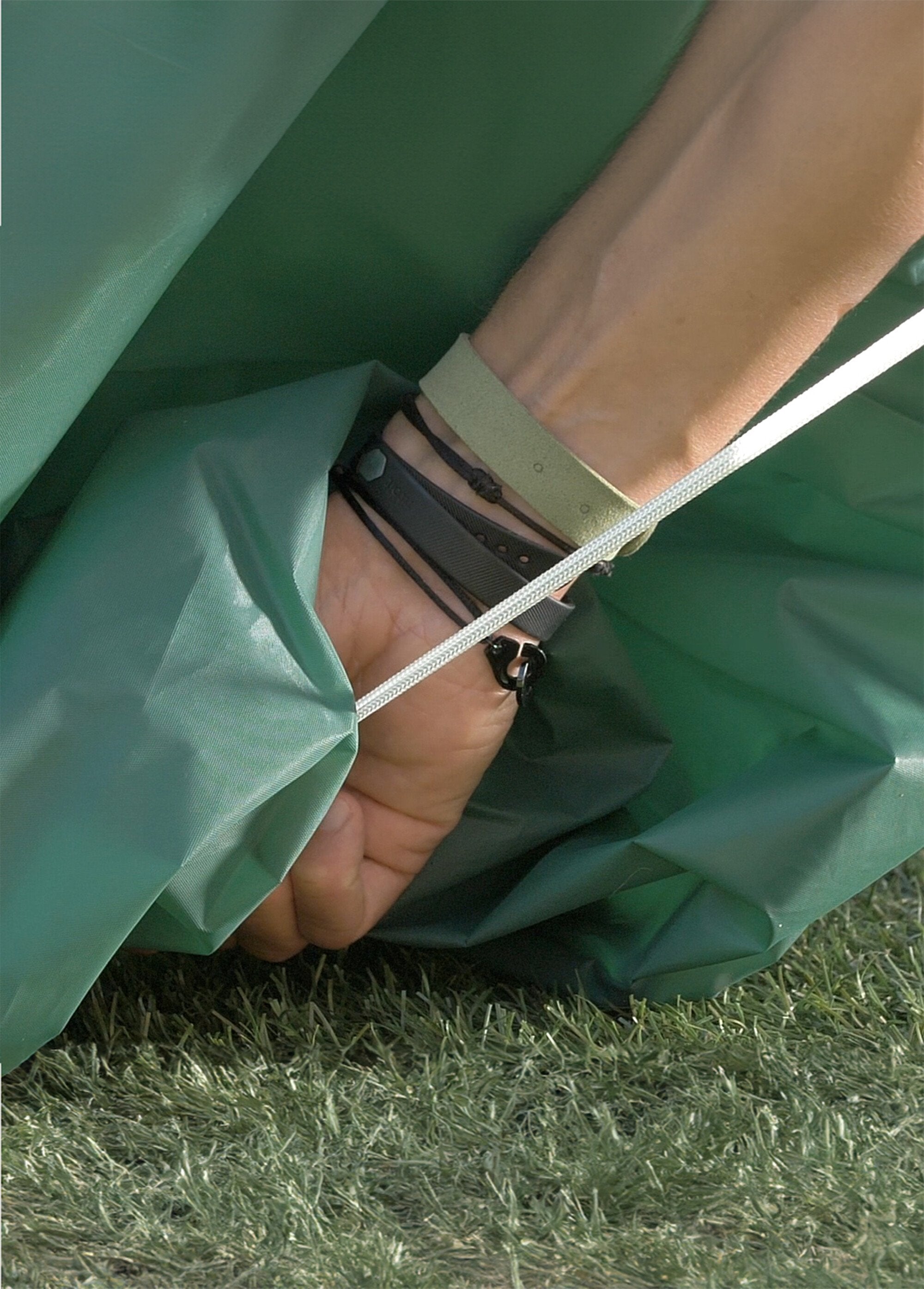 Protective_cover_for_stack_of_chairs_Green_DE1_slim