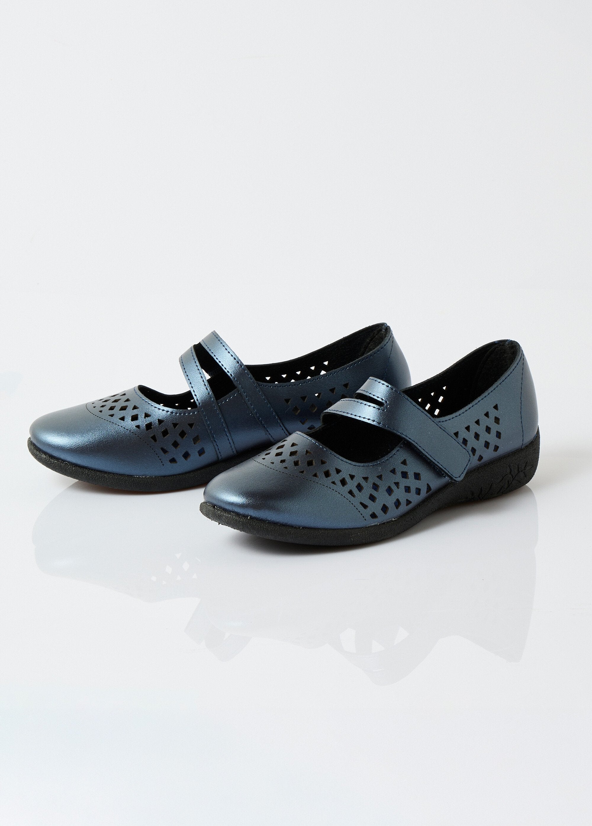 Comfortable_width_baby_leather_ballerinas_Navy_irises_DE1_slim