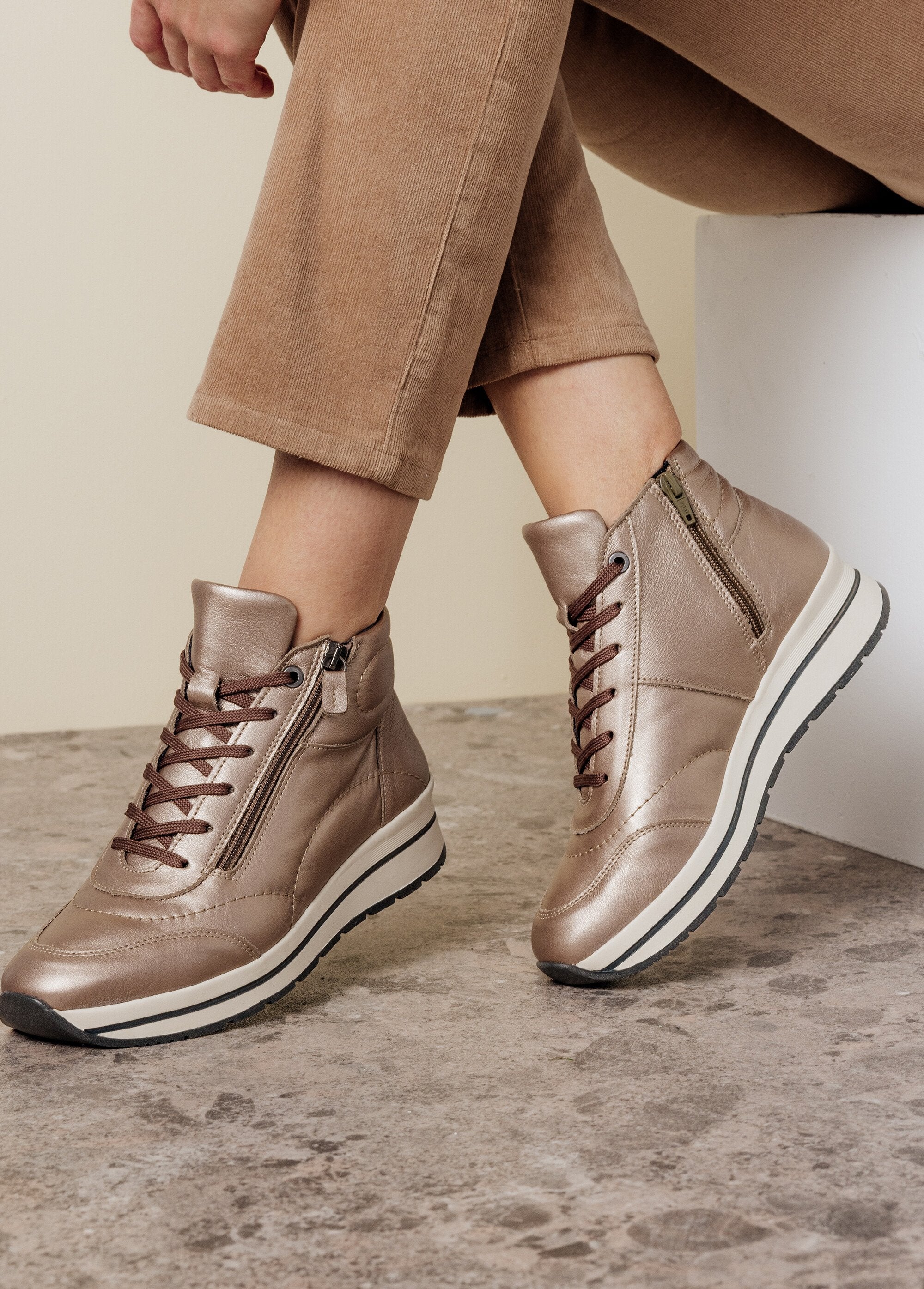 Comfortable_leather_high-top_sneakers_Iridescent_beige_SF1_slim