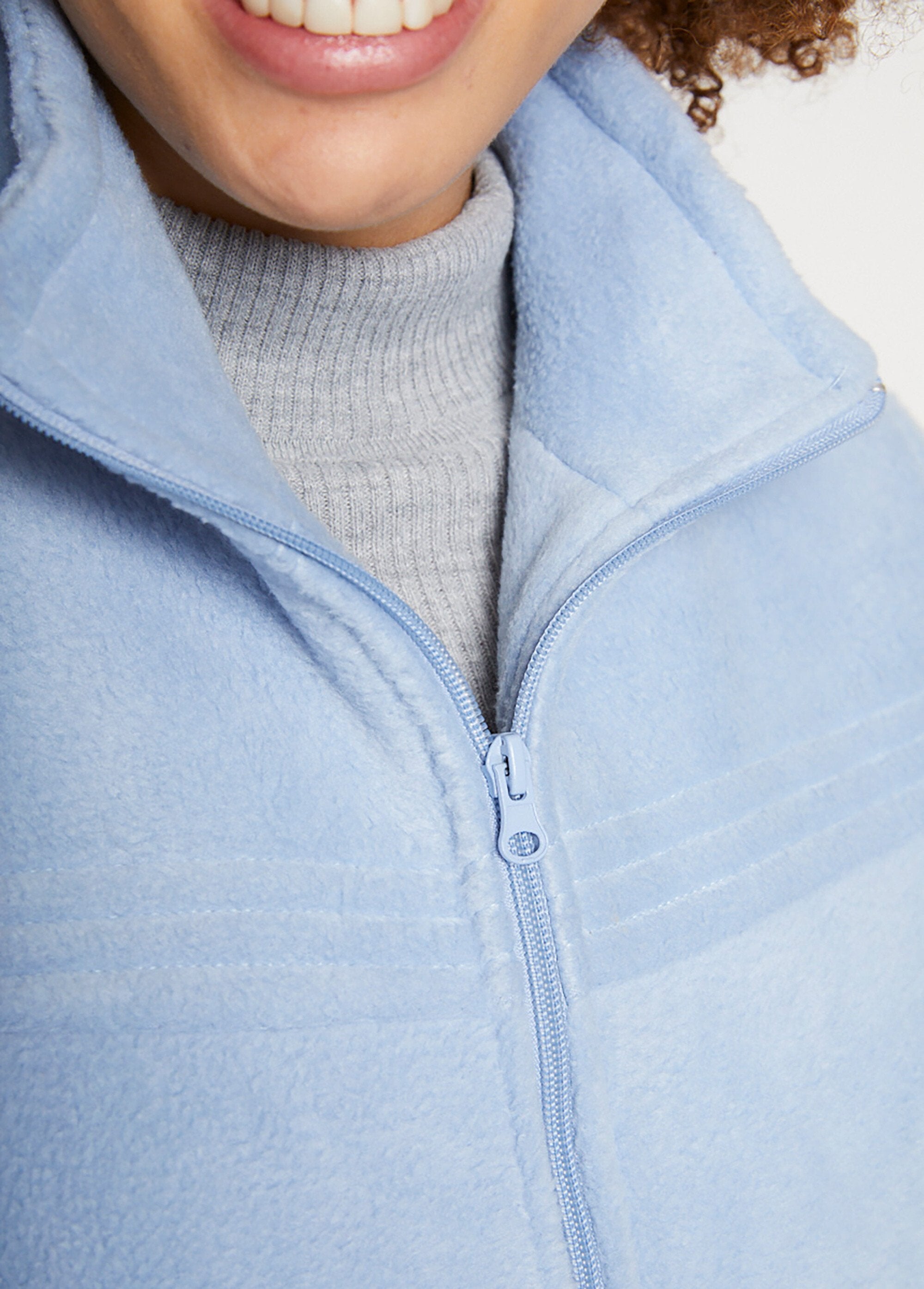 Zipped_sleeveless_fleece_jacket_Sky_blue_DE3_slim