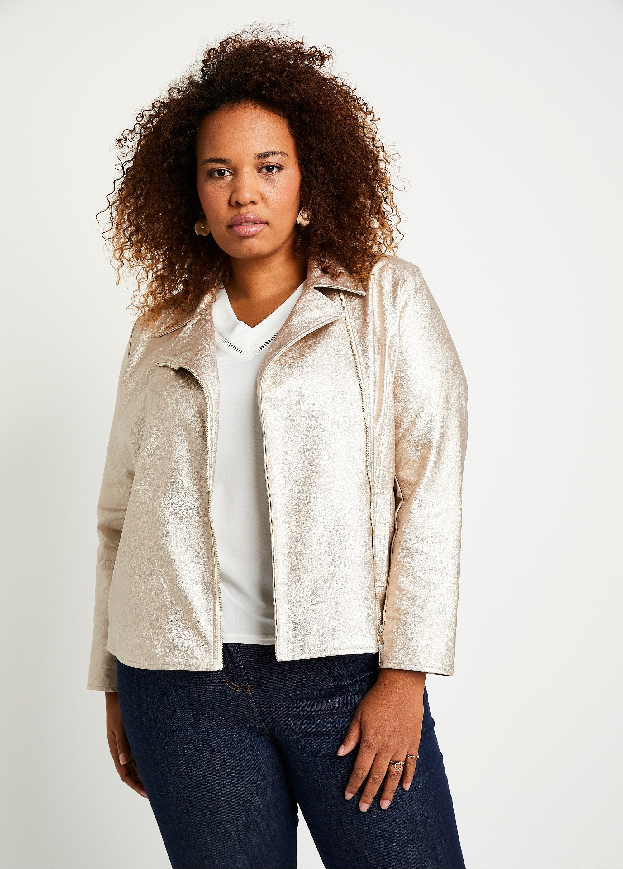 Zipped_jacket_in_shiny_coated_fabric_Iridescent_beige_FA2_curvy