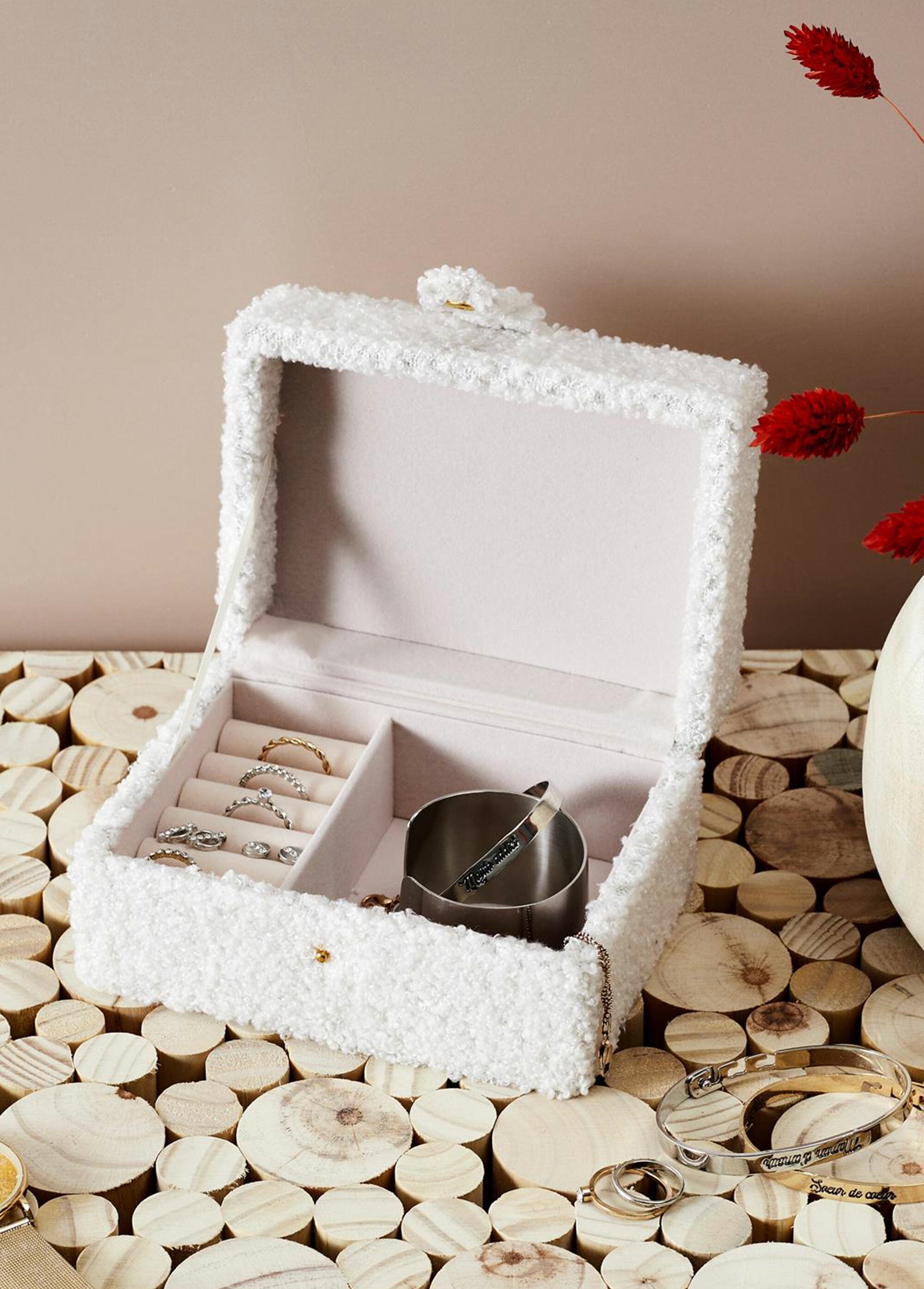 Bouclé_mesh_jewelry_box_White_SF1_slim