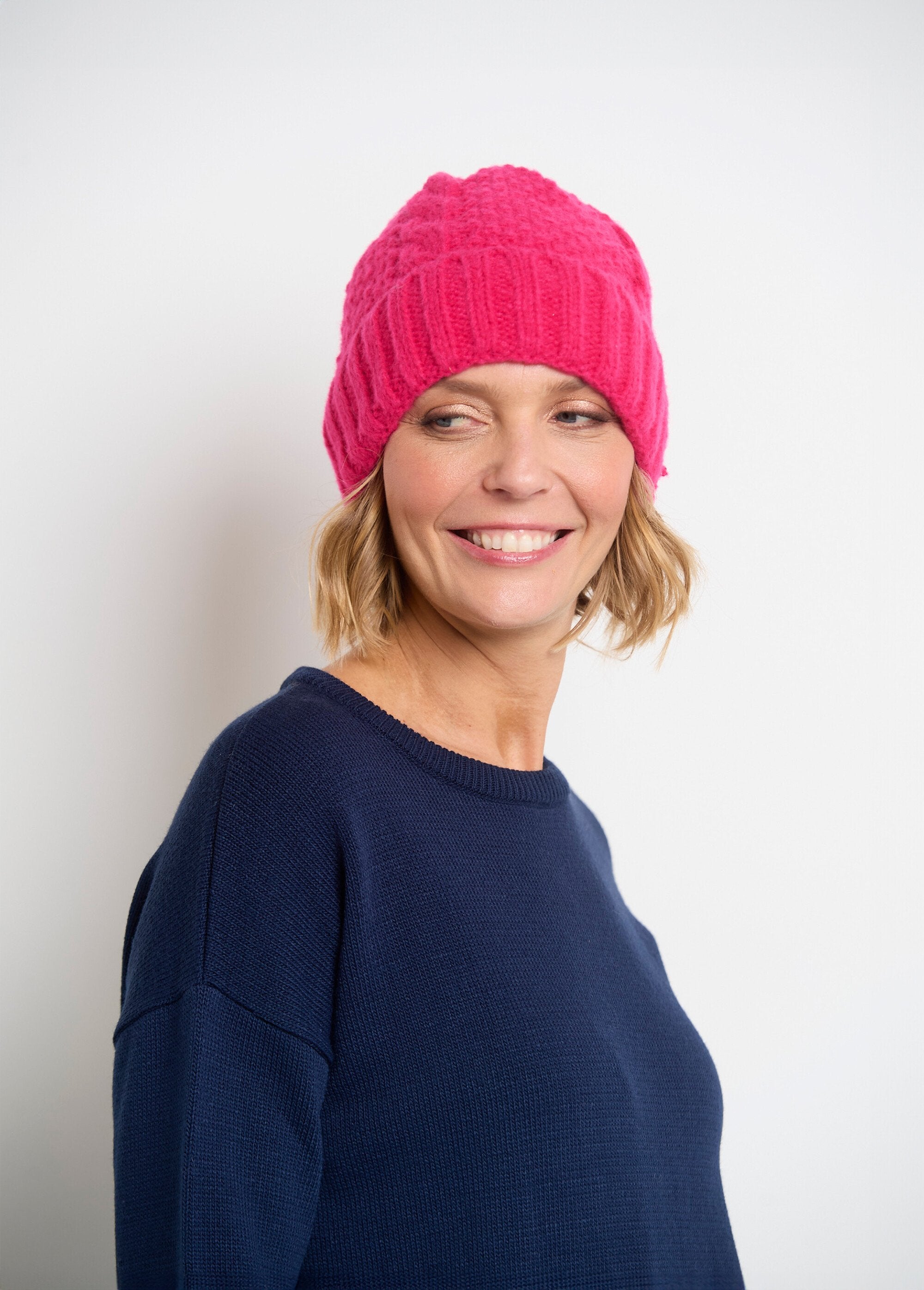 Warm_Irish_beanie_with_fleece_interior_Fuchsia_FA1_slim