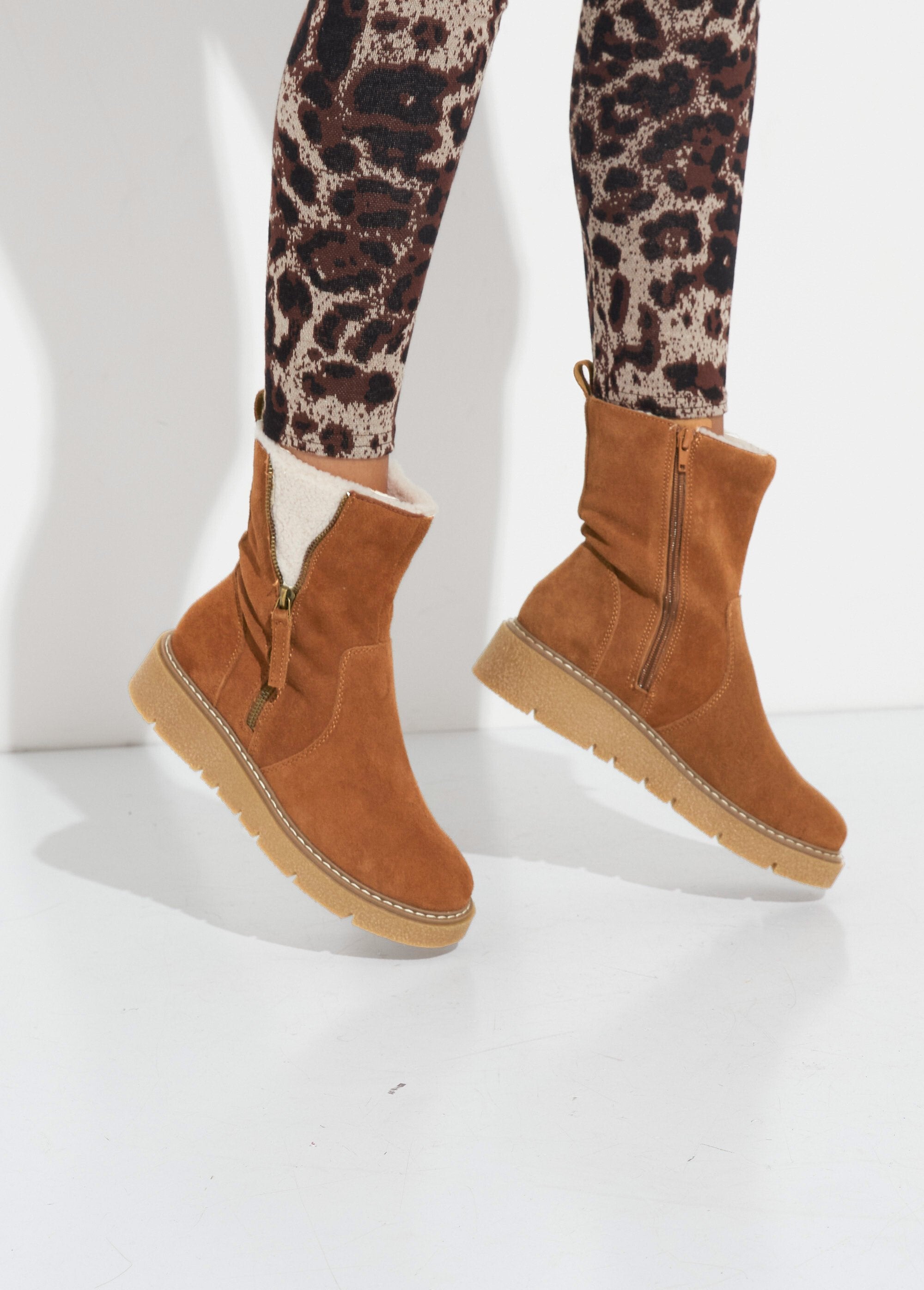 Boots_montantes_cuir,_détails_fourrure_Camel_SF1_slim