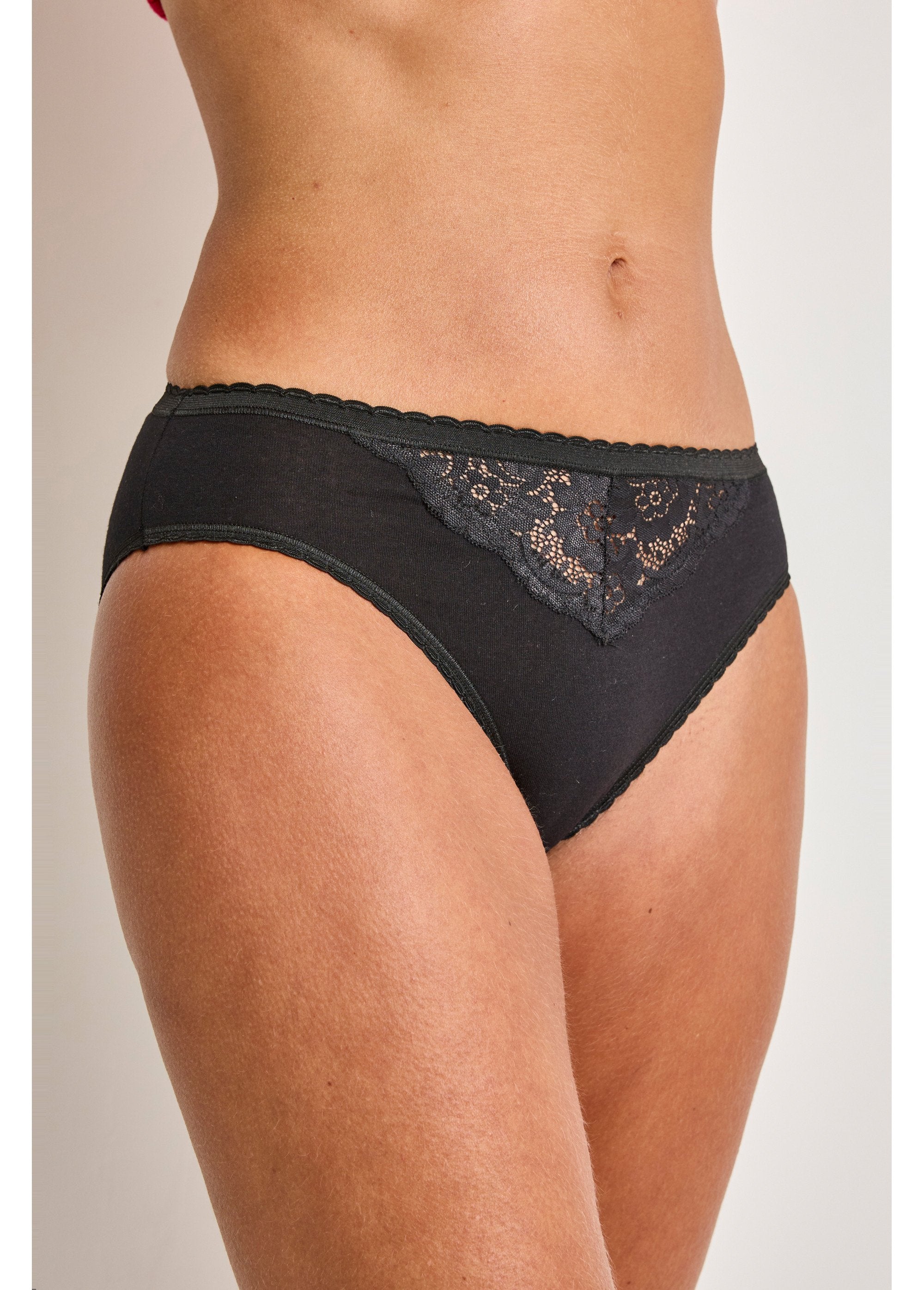 High-cut_cotton_lace_briefs_-_pack_of_3_Black_lot3_FA1_slim