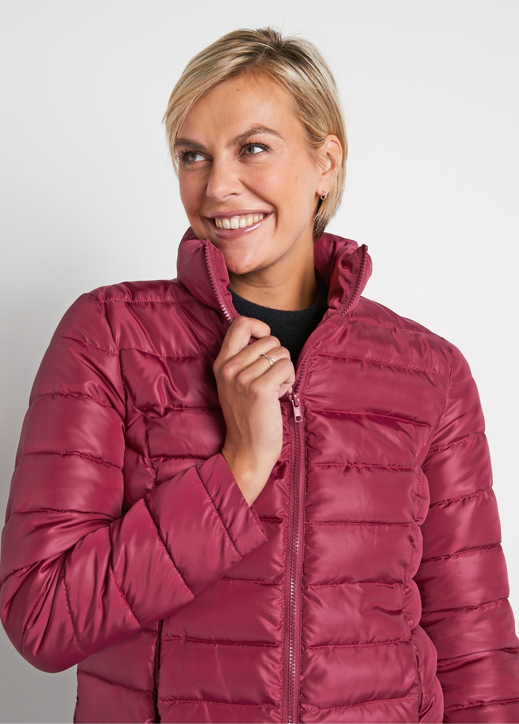 Short_zipped_down_jacket_with_long_sleeves_Plum_DE1_slim