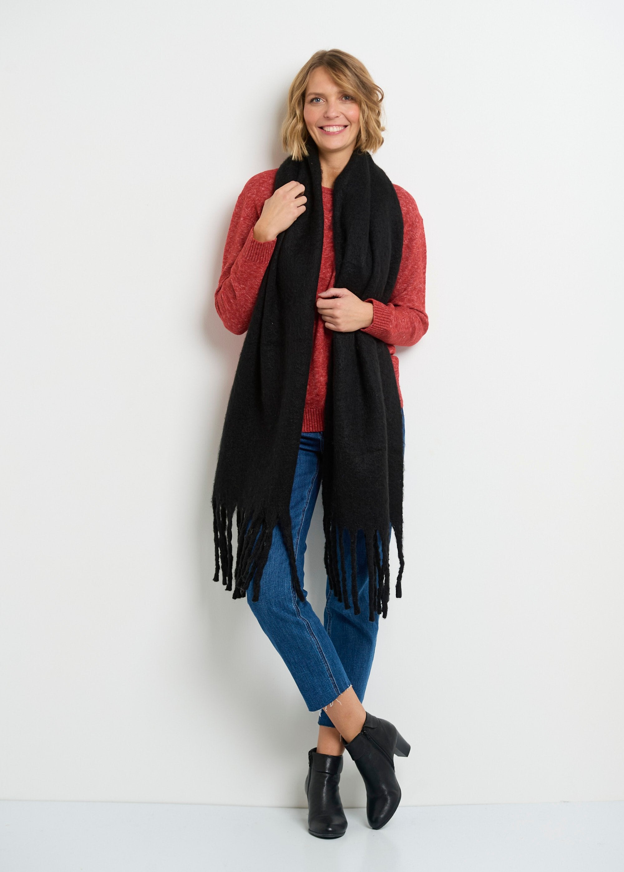 Thick_warm_plain_fluffy_scarf_Black_SF1_slim