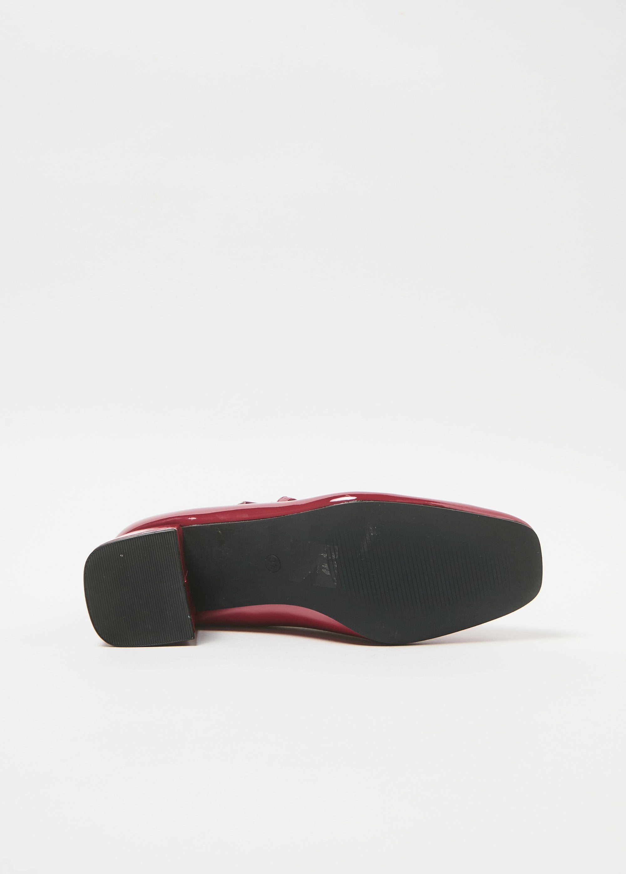 Double_strap_baby-style_pumps_Red_UN1_slim