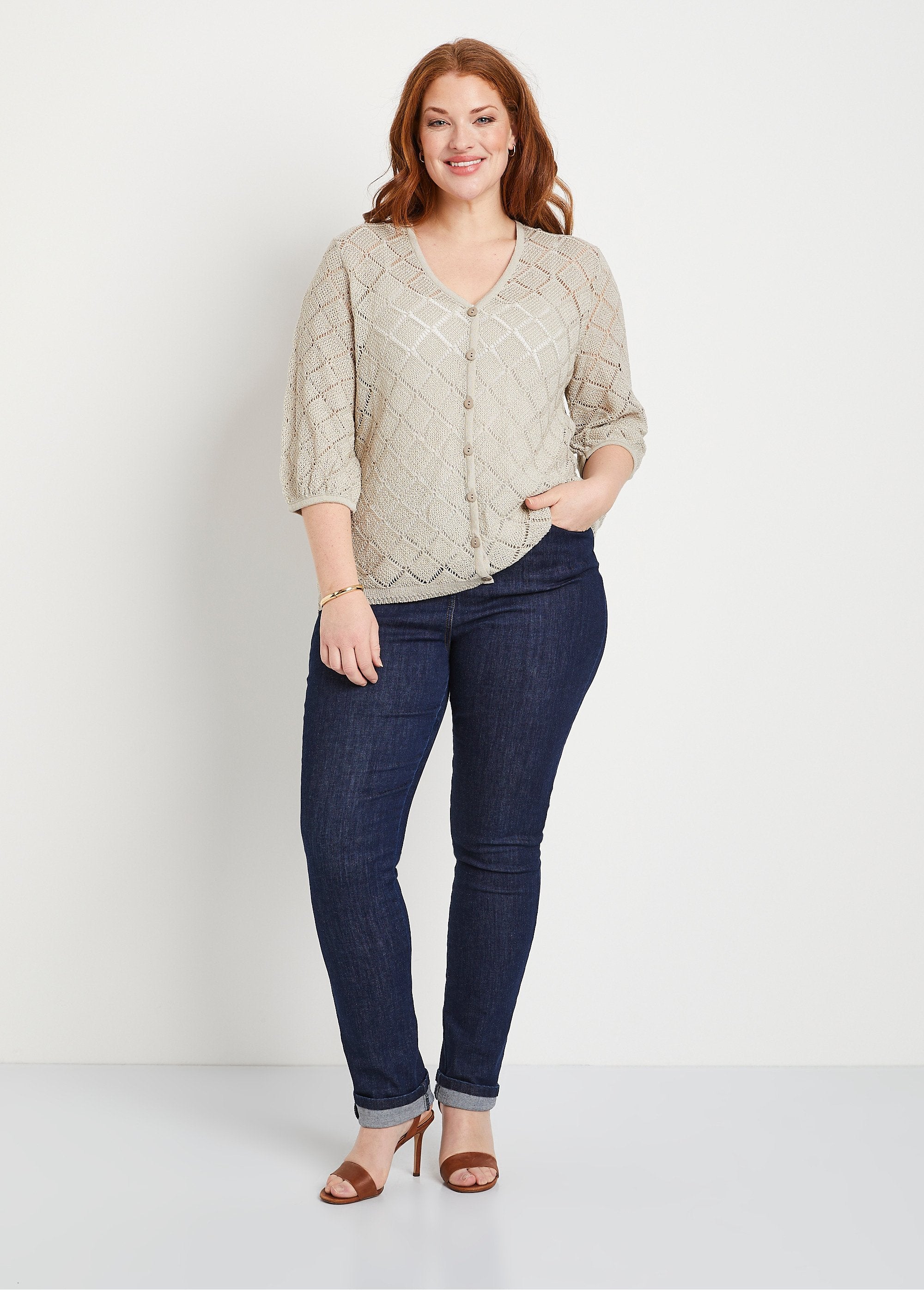 Short_buttoned_V-neck_openwork_cardigan_String_SF1_curvy