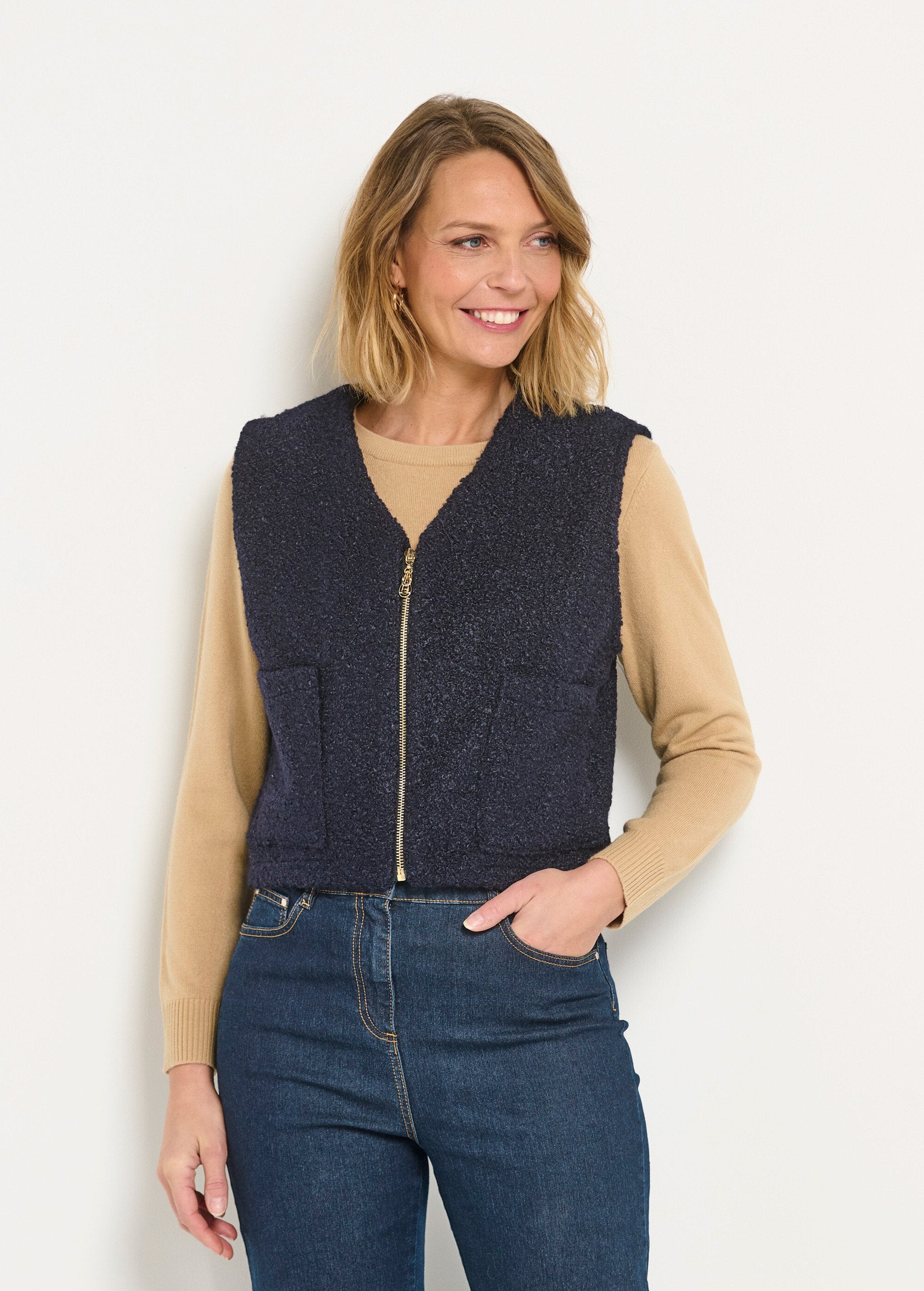 Sleeveless_zipped_vest_with_a_woolly_feel_Marine_FA1_slim