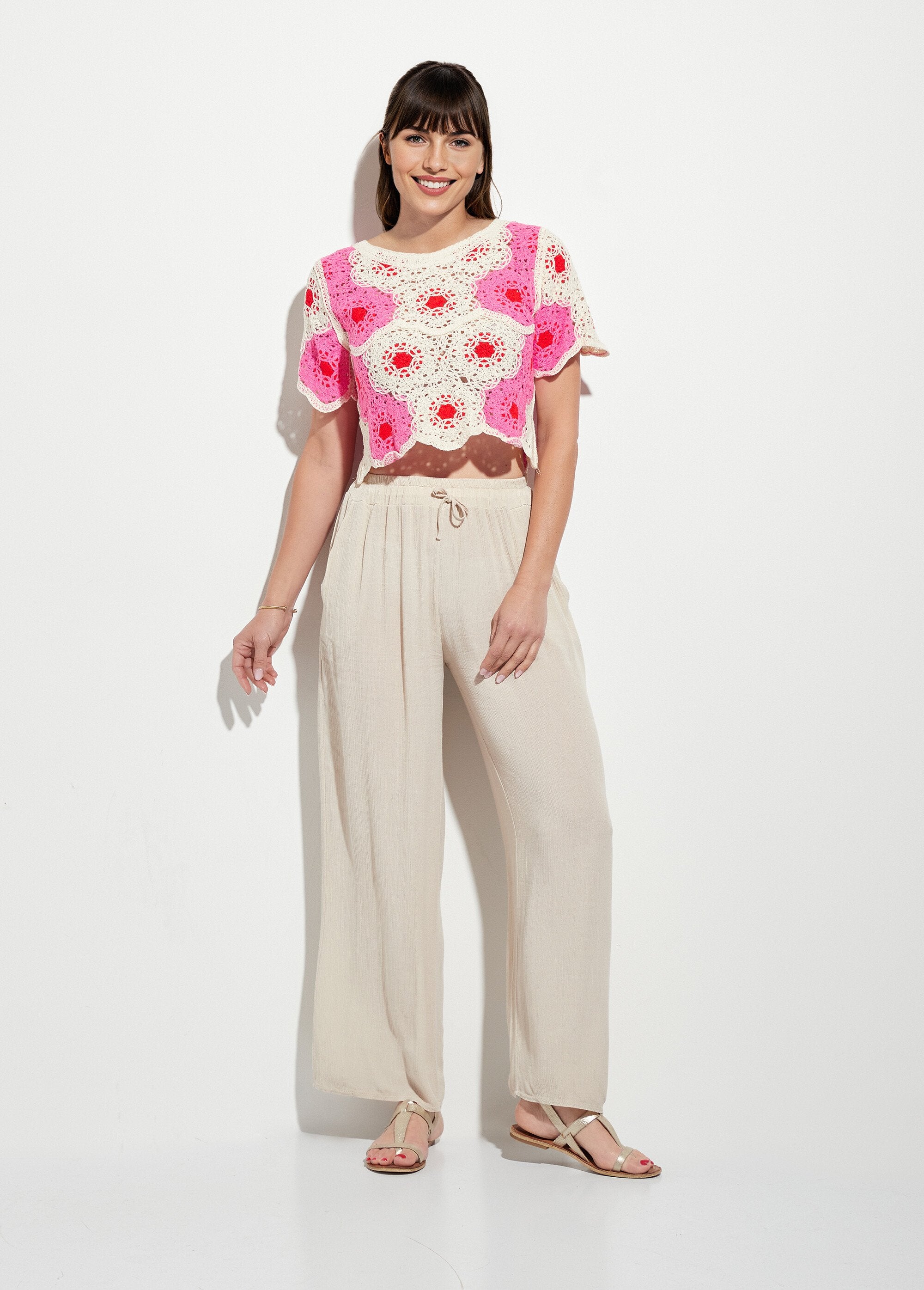 Crochet_crop_top_with_openwork_rosette_pattern_Pink_and_ecru_SF1_slim